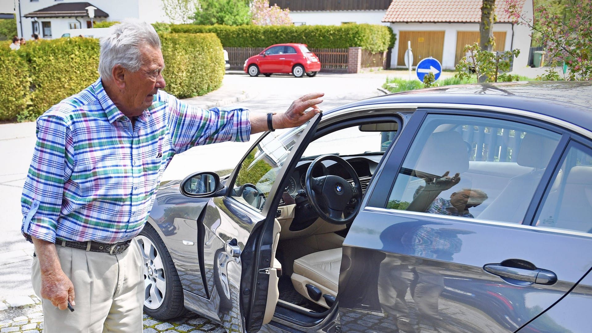 Für ein gepflegtes Auto: Viele Fahrer greifen zu günstigen Hausmitteln. Das ist aber nicht immer gut.