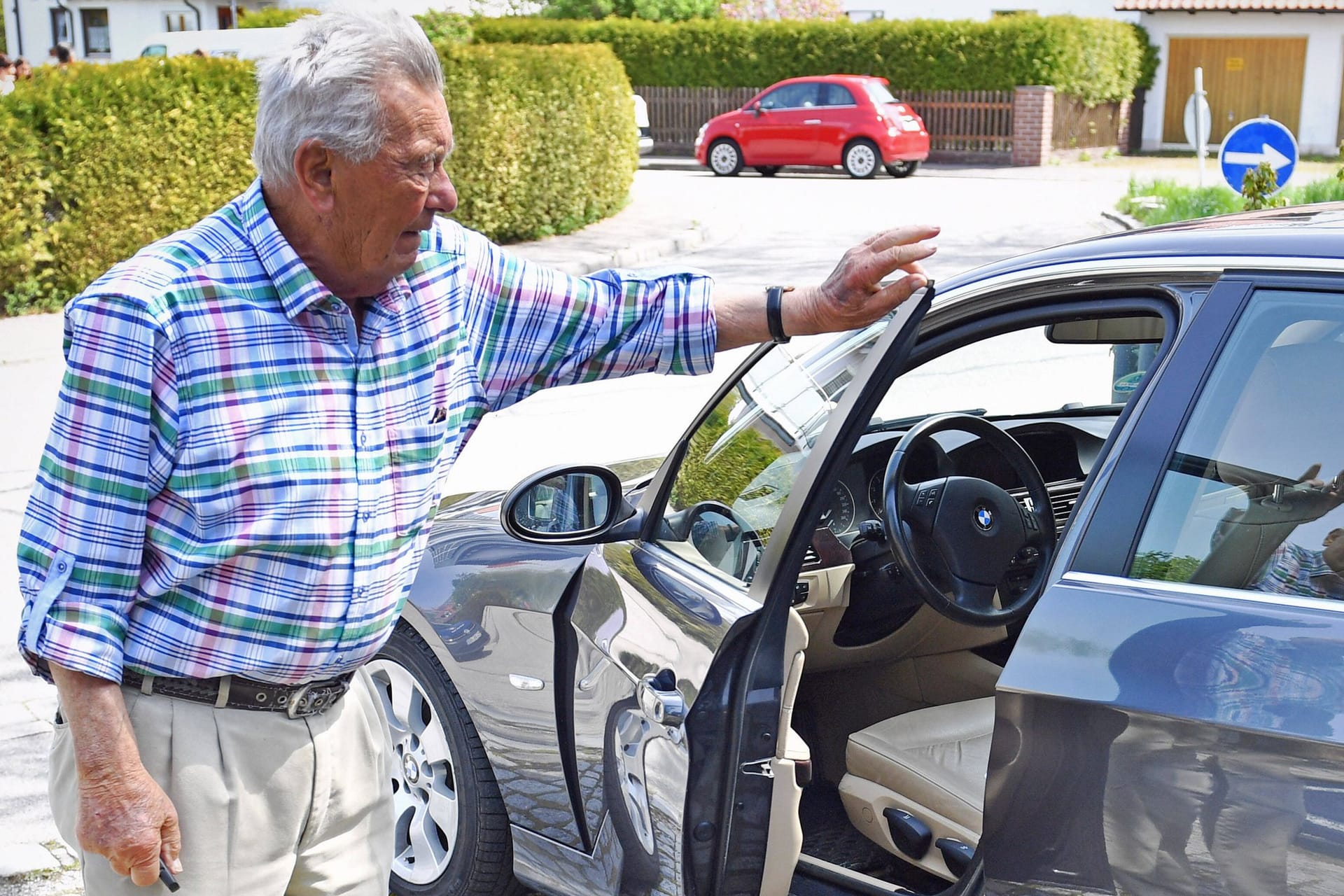 Für ein gepflegtes Auto: Viele Fahrer greifen zu günstigen Hausmitteln. Das ist aber nicht immer gut.