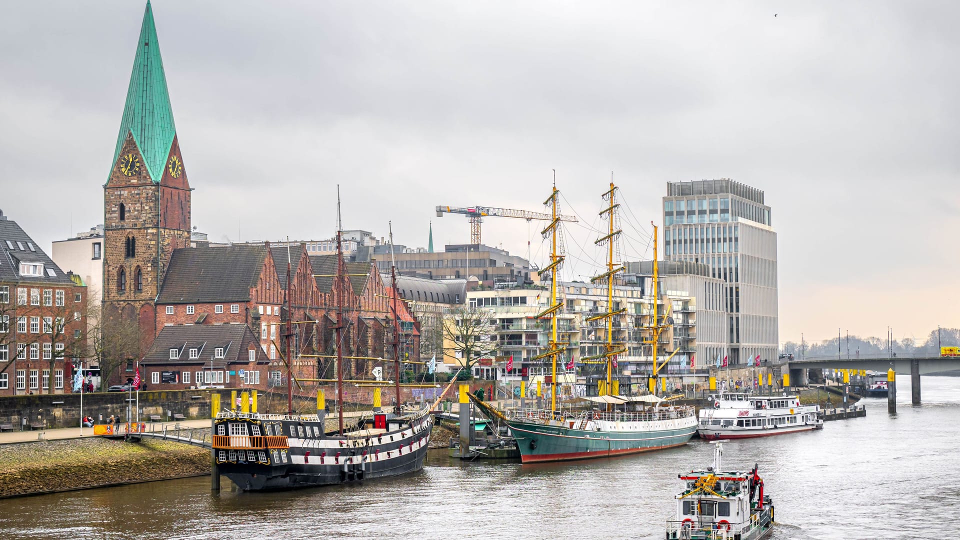 Das "Pannekoekschip Admiral Nelson" (l.) kann schon bald wieder Gäste empfangen.