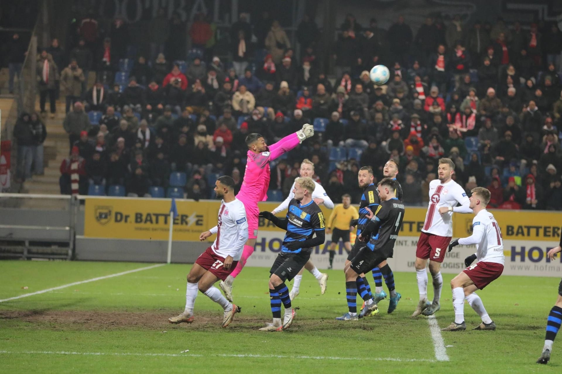 Spielszene beim Kleinen Main-Derby am Sonntagabend.