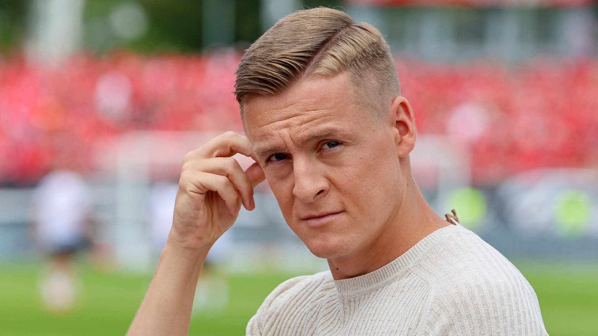 RTL-Experte Felix Kroos am Spielfeldrand. (Archivfoto)