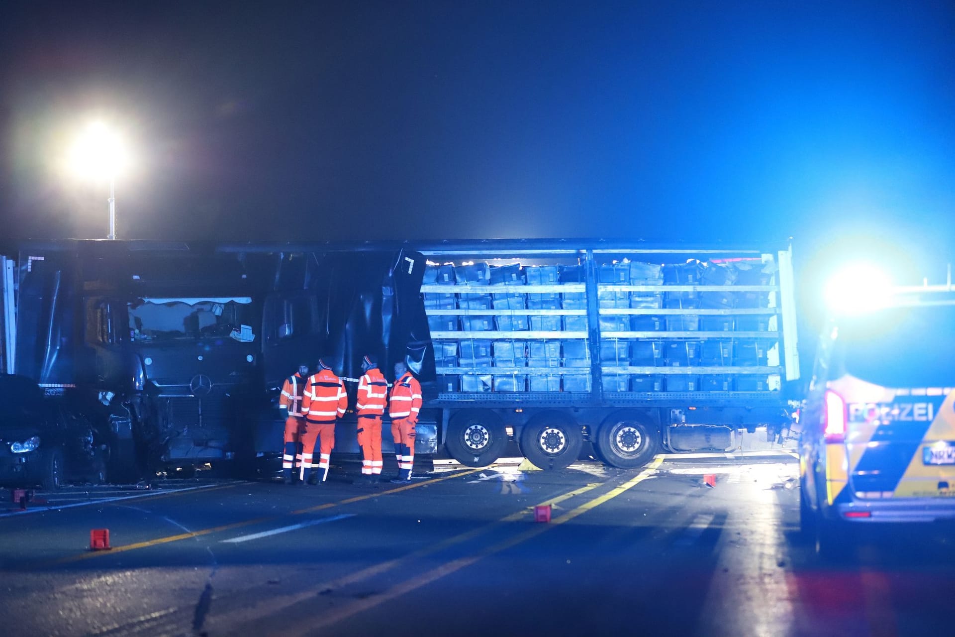 Lkw-Fahrer verursacht Chaosfahrt mit mehreren Unfällen