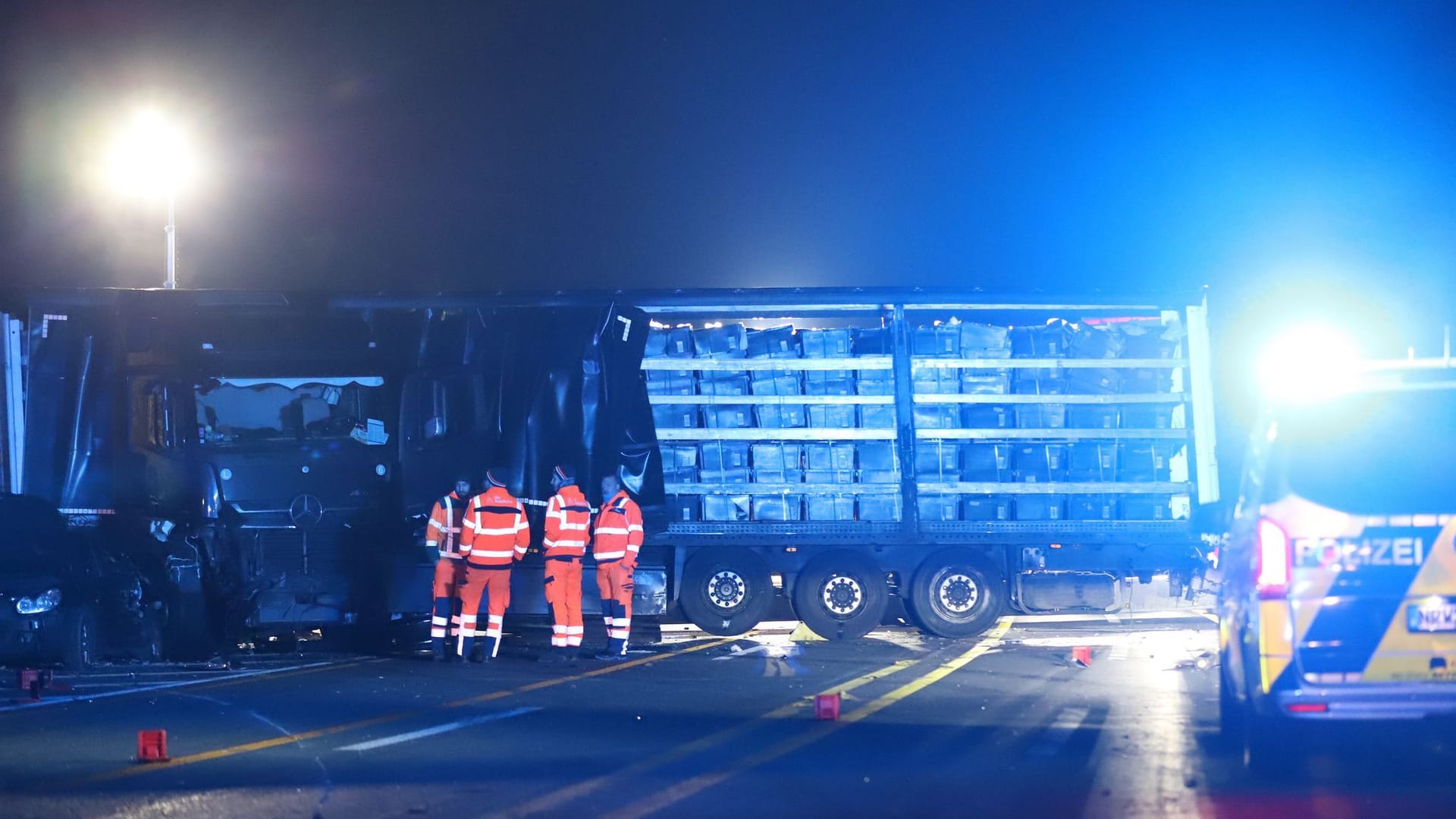 Lkw-Fahrer verursacht Chaosfahrt mit mehreren Unfällen