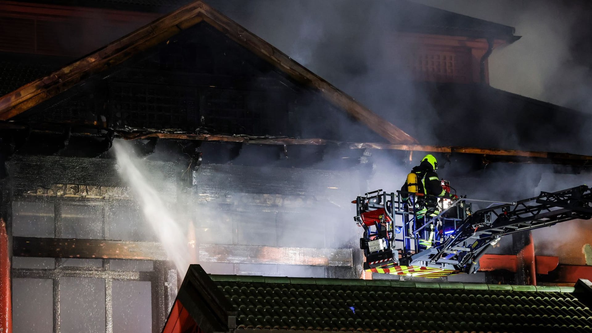 Die Feuerwehr konnte den Brand am Abend löschen.