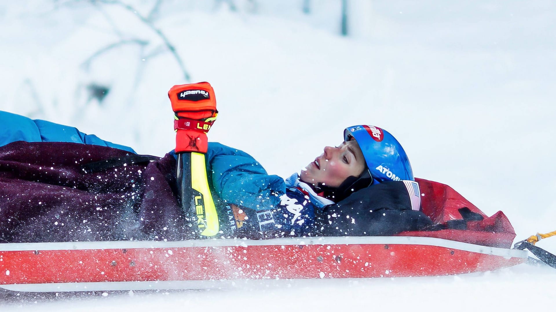 Bange Minuten: Nach ihrem Sturz in Killington wurde Mikaela Shiffrin auf einer Trage abtransportiert.