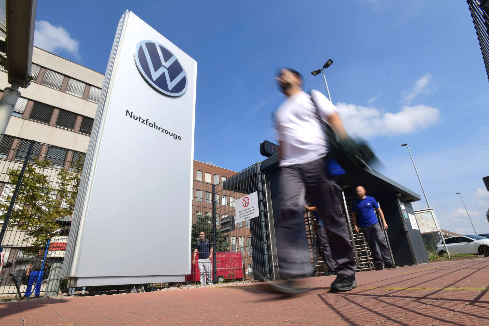 VW-Werk in Hannover-Stöcken (Symbolfoto): Dort ist am Montag ein Warnstreik angekündigt.