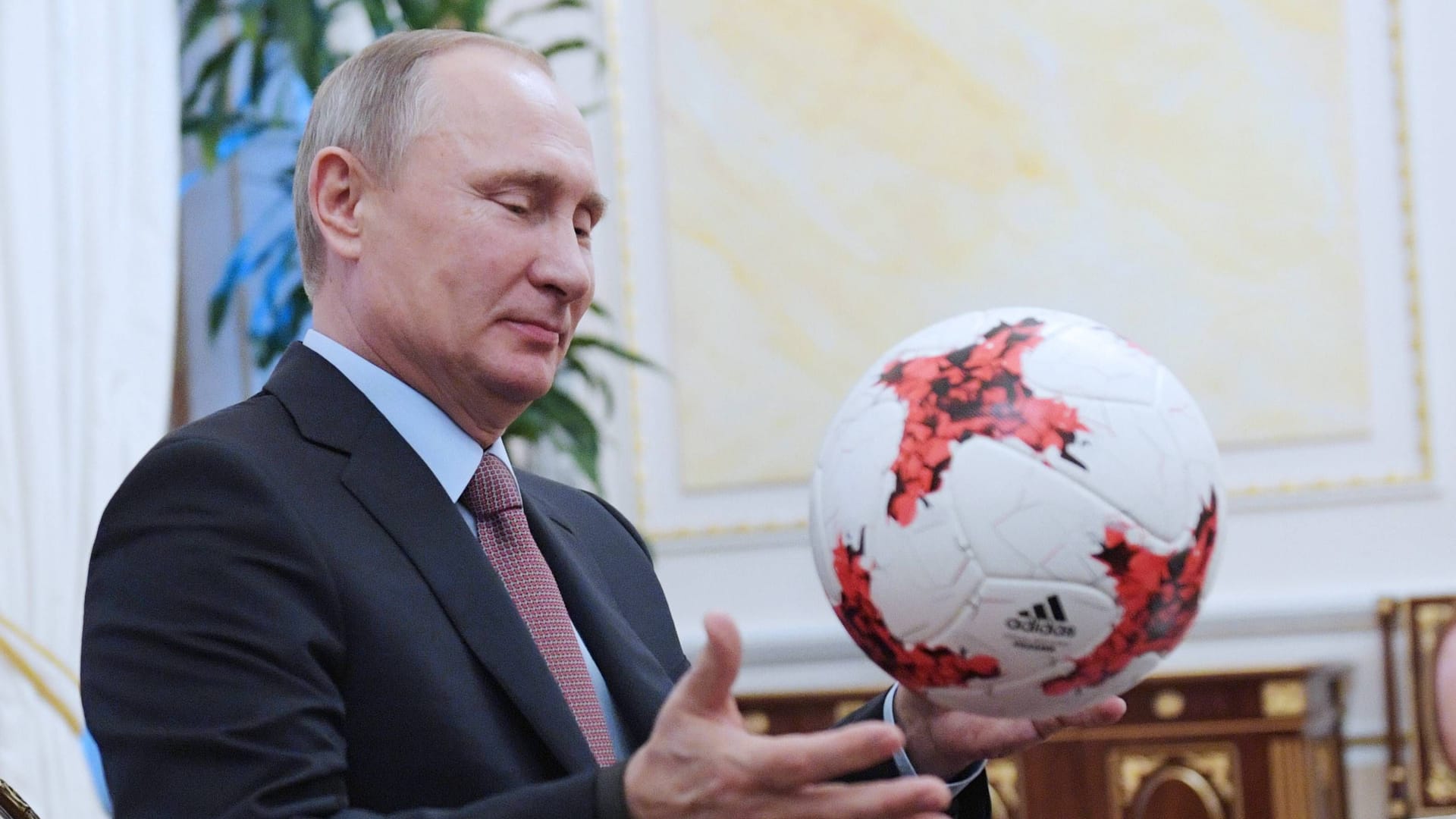 Wladimir Putin: Kaum jemand will gegen Russland im Fußball antreten.