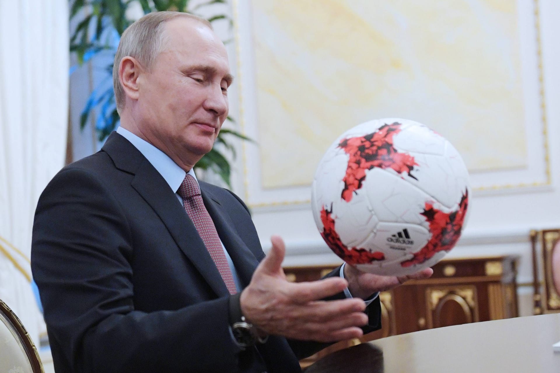 Wladimir Putin: Kaum jemand will gegen Russland im Fußball antreten.