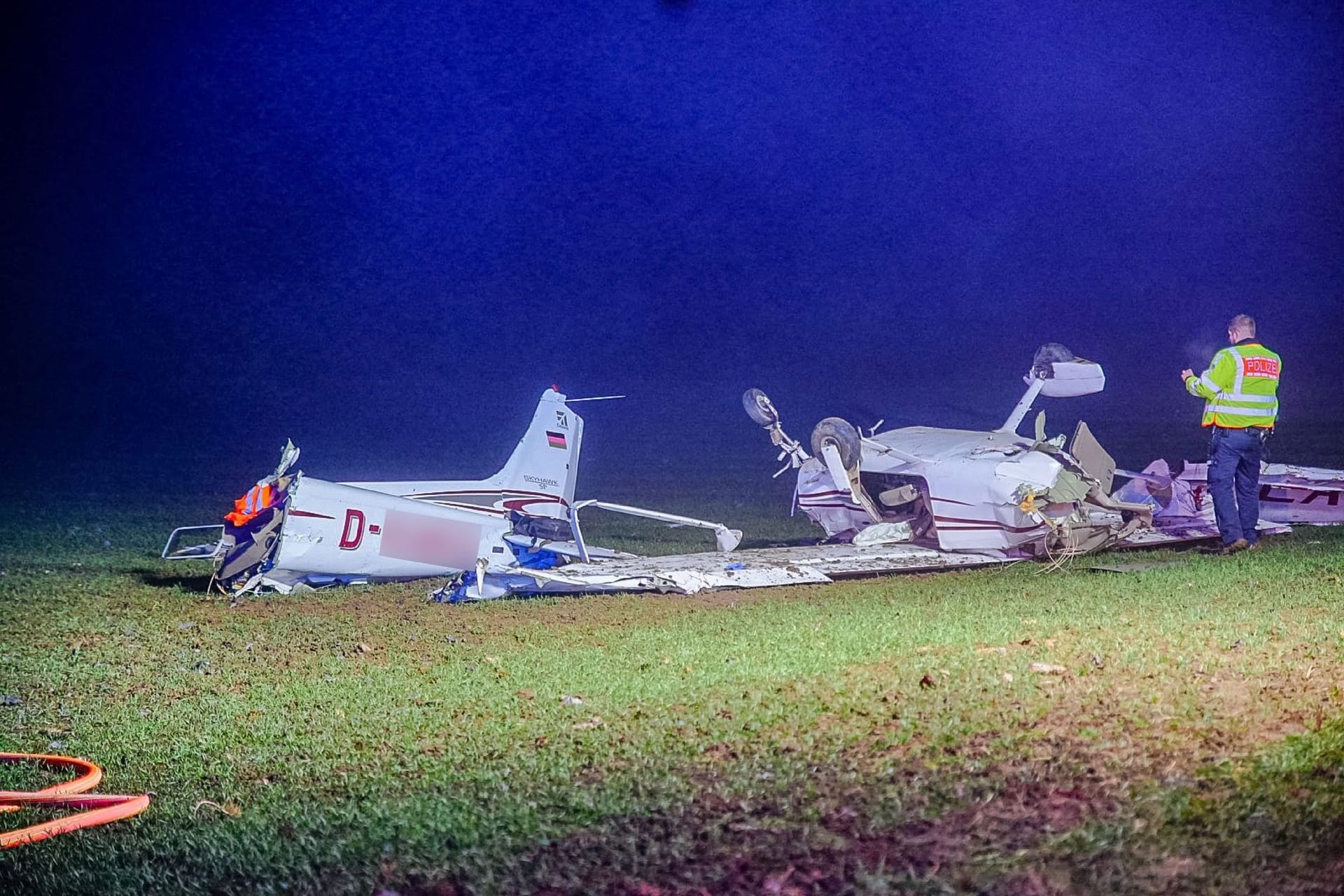 Crash von Kleinflugzeug am Flughafen Stuttgart