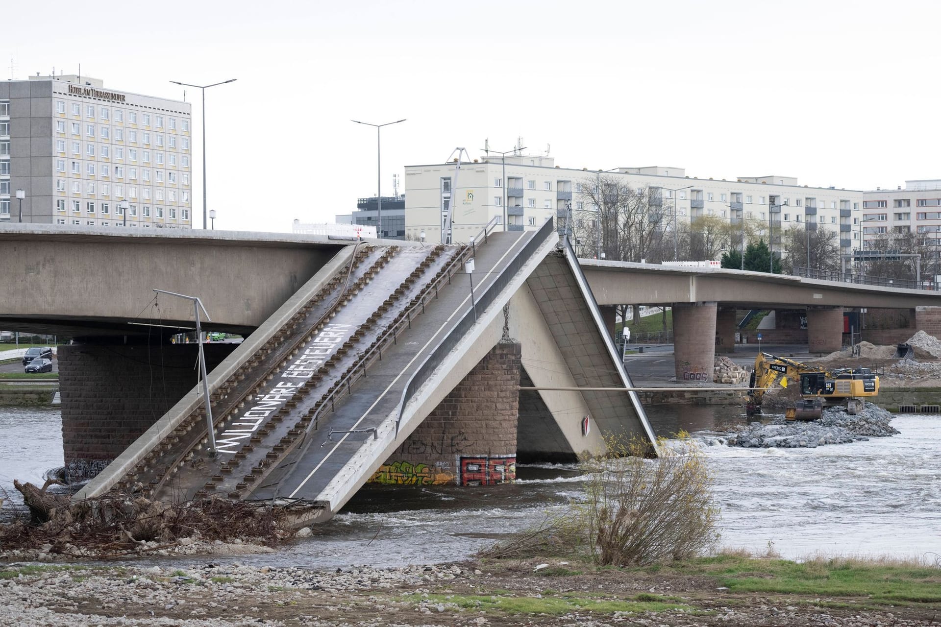 Abrissarbeiten Carolabrücke Dresden