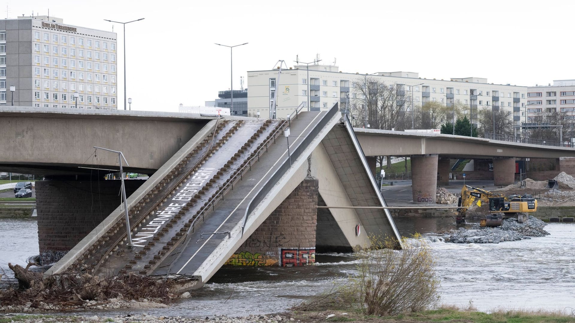 Abrissarbeiten Carolabrücke Dresden