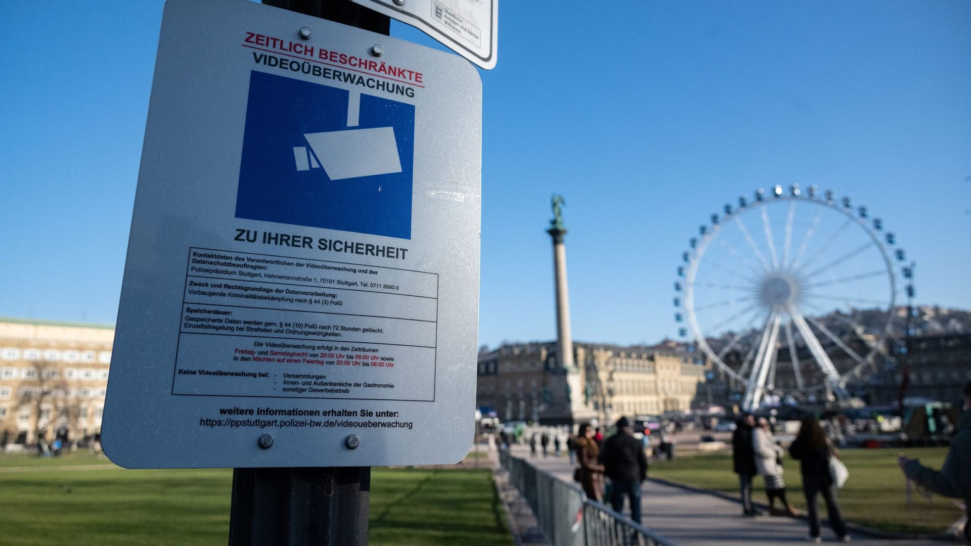 Silvester - Vorbereitungen auf dem Schlossplatz in Stuttgart