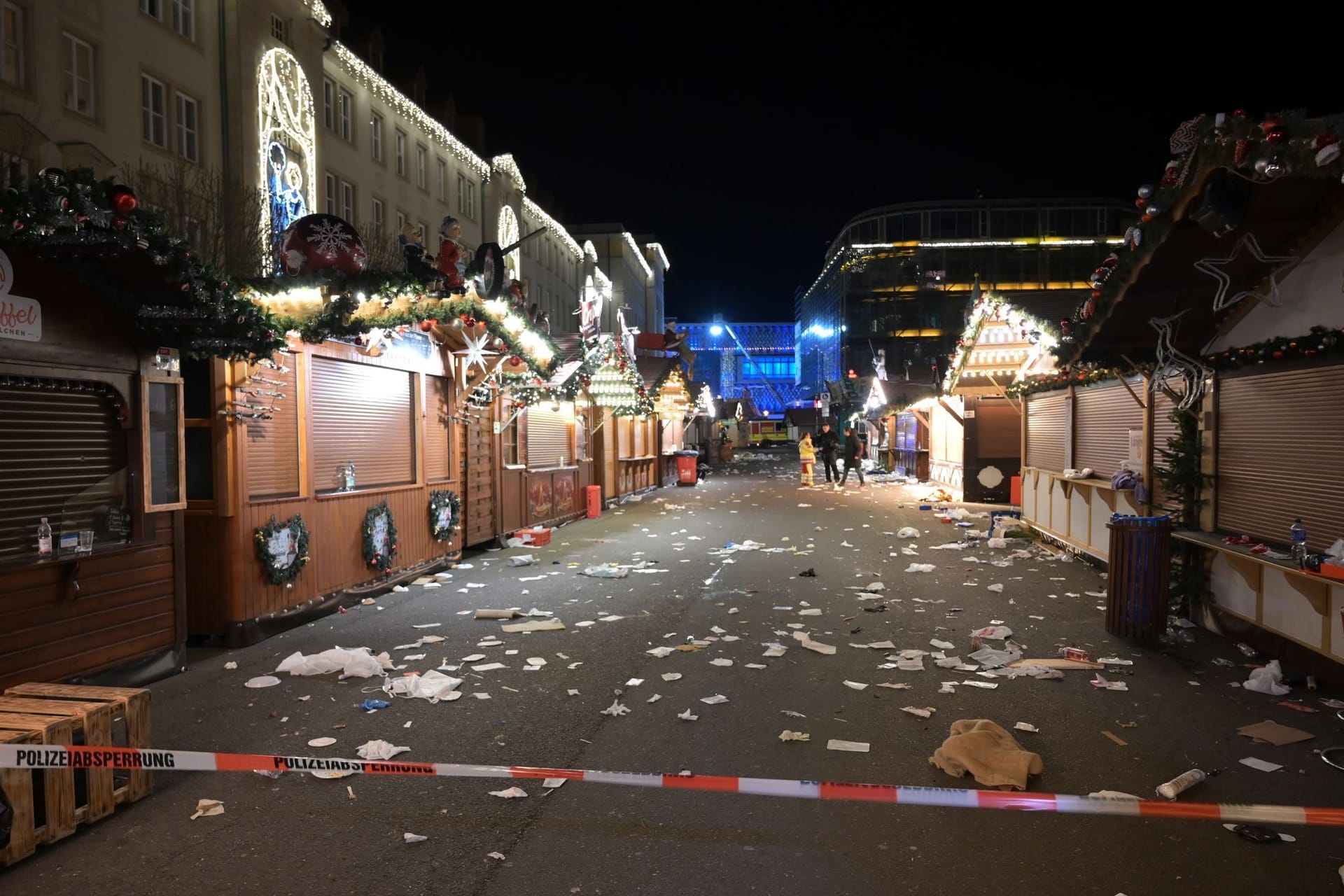 Auto fährt in Menschenmenge auf Magdeburger Weihnachtsmarkt