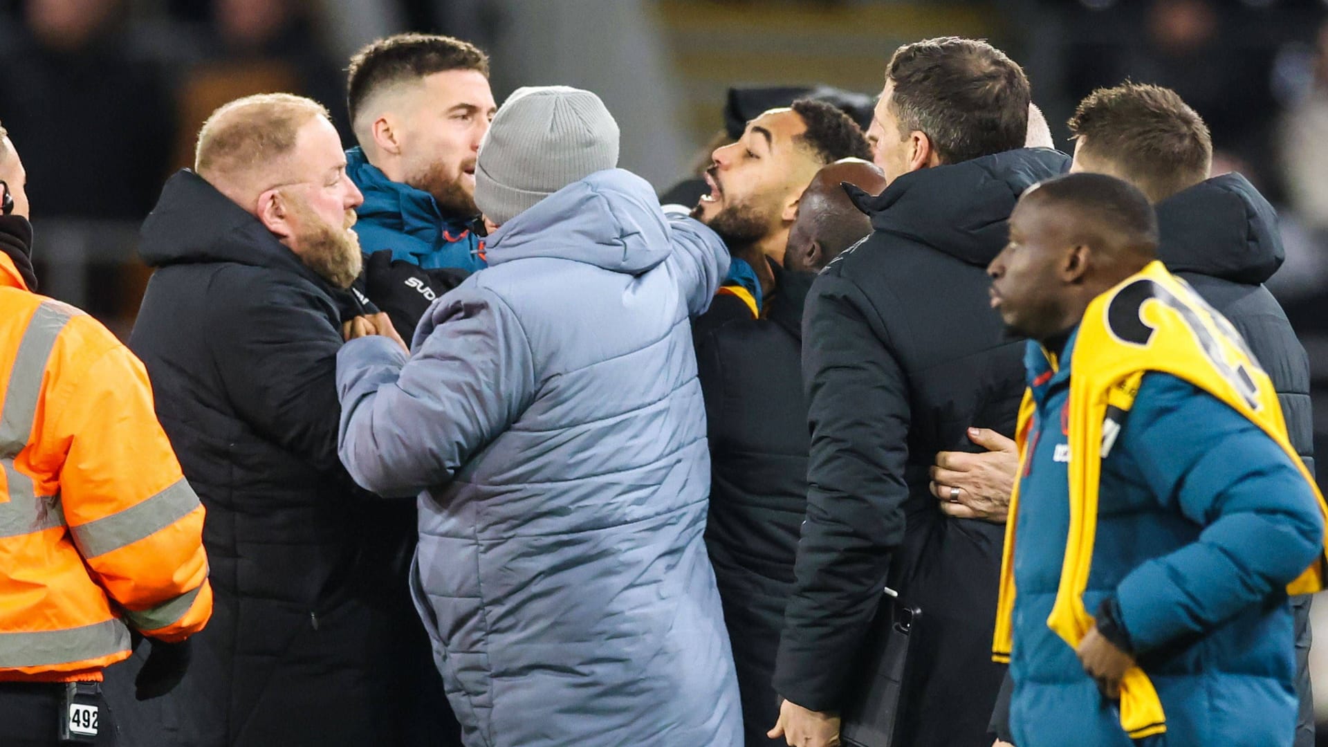 Matheus Cunha (Mitte rechts) im Getümmel: Der Stürmer der "Wolves" stürmte früher in Leipzig und Berlin.