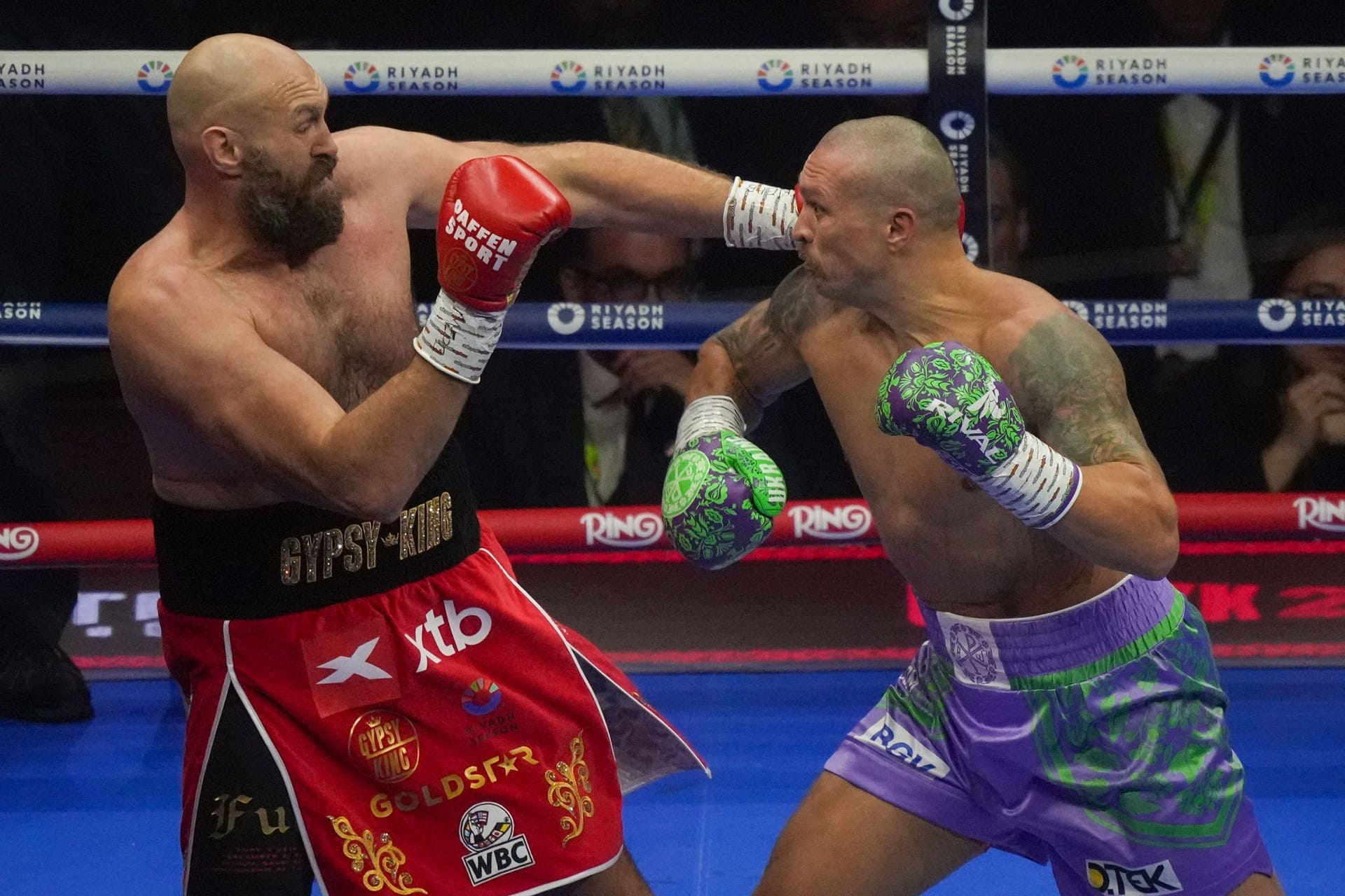 Tyson Fury (l.) beim Kampf gegen Alexander Usyk.