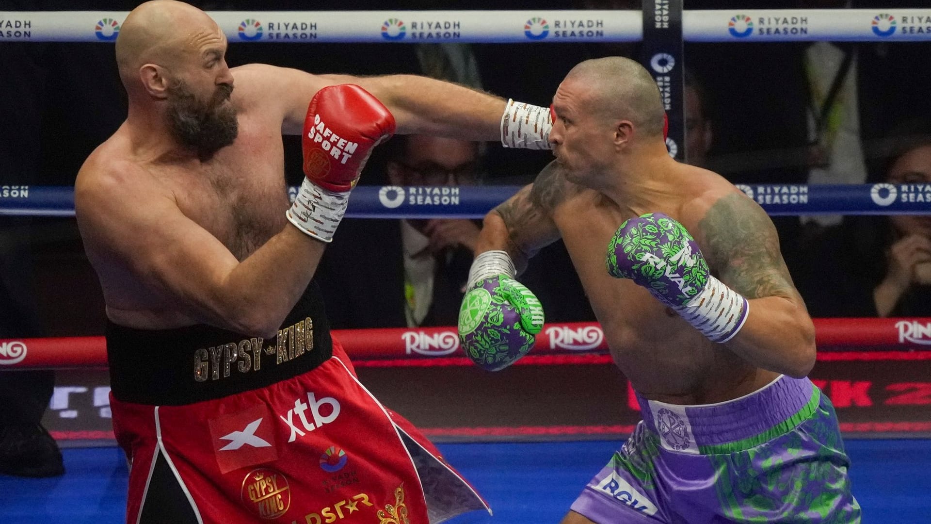 Tyson Fury (l.) beim Kampf gegen Alexander Usyk.