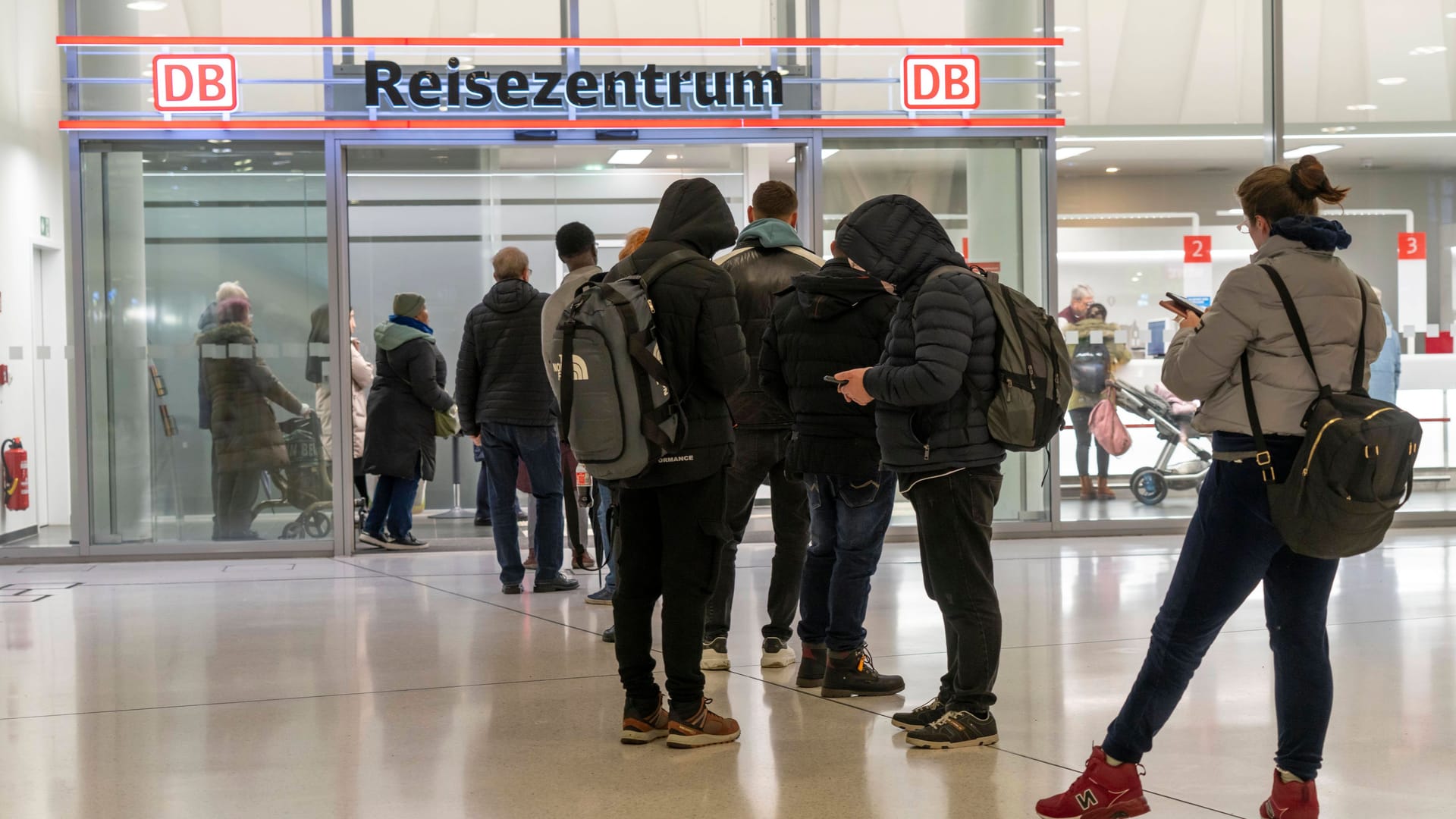 Höhere Preise: Flexpreis-Tickets werden teurer, Sparangebote bleiben – Bahnfahren wird je nach Tarif zur Preisfrage.