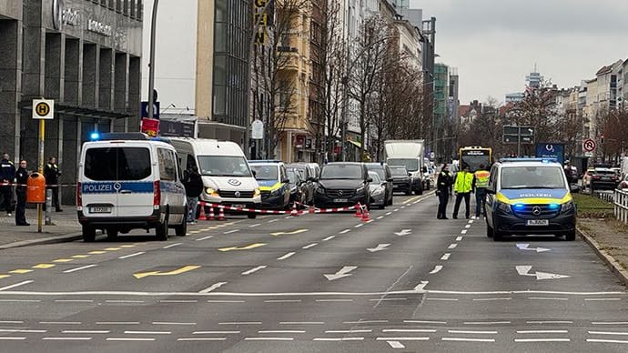 Der Einsatzort: Die Polizei hat den Bereich abgesperrt.