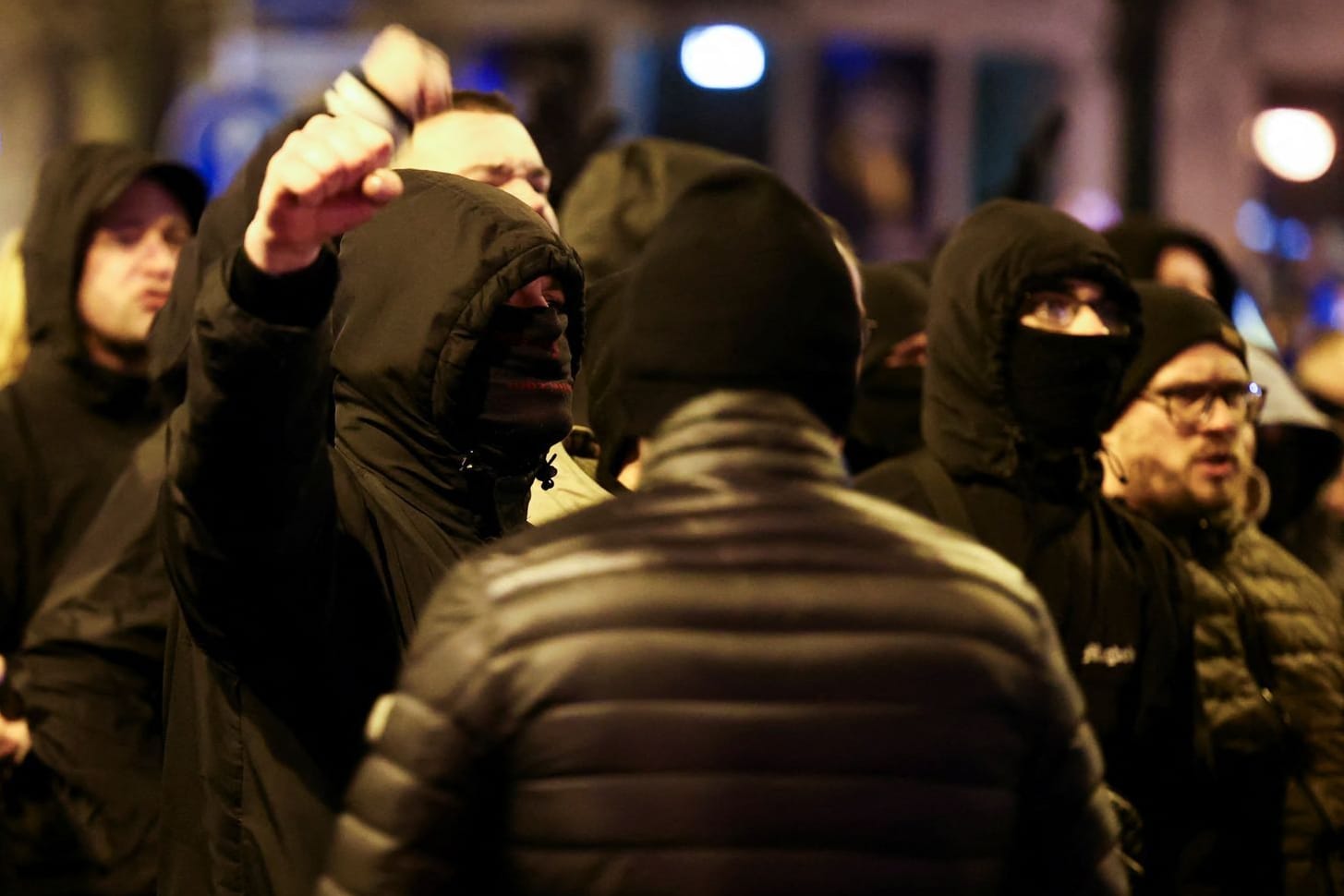 Magdeburg: Rechtsextreme skandieren am Tag nach dem Anschlag auf den Weihnachtsmarkt Parolen.