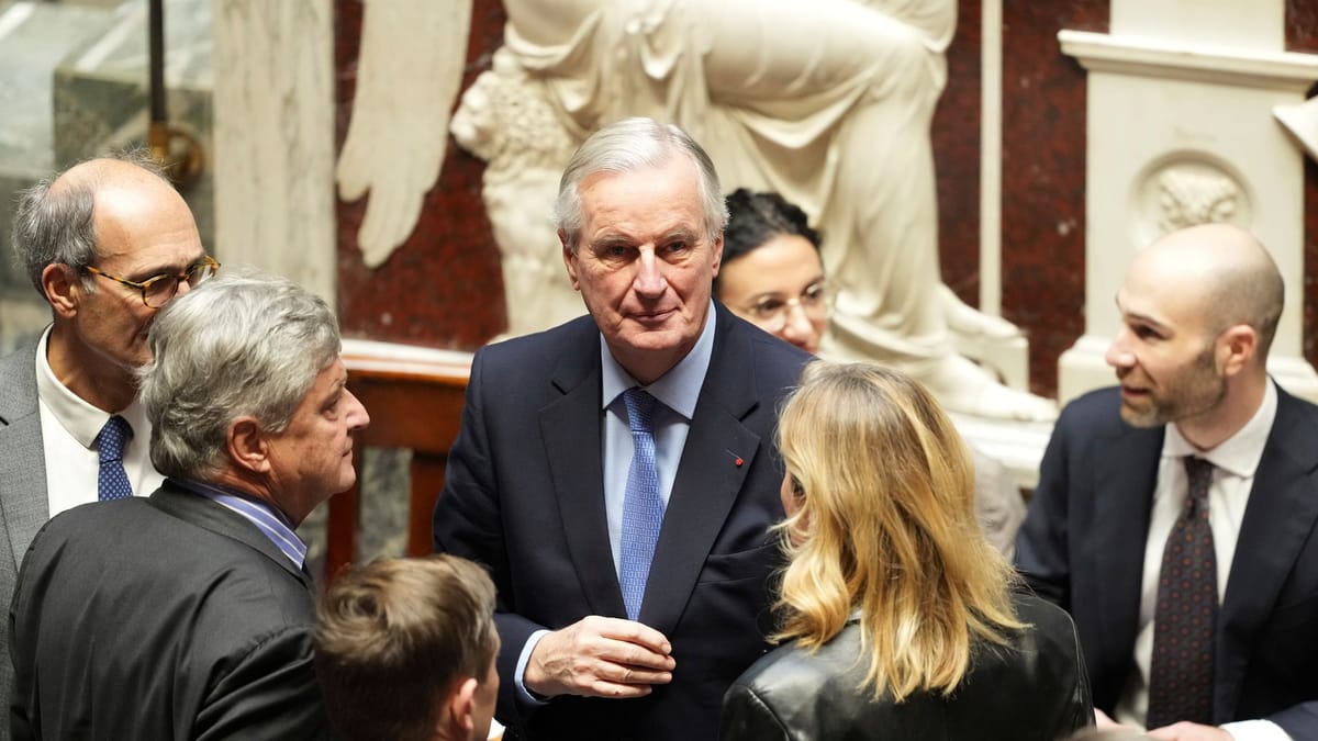 frankreichs-parlament-vor-misstrauensvotum-debatte-startet