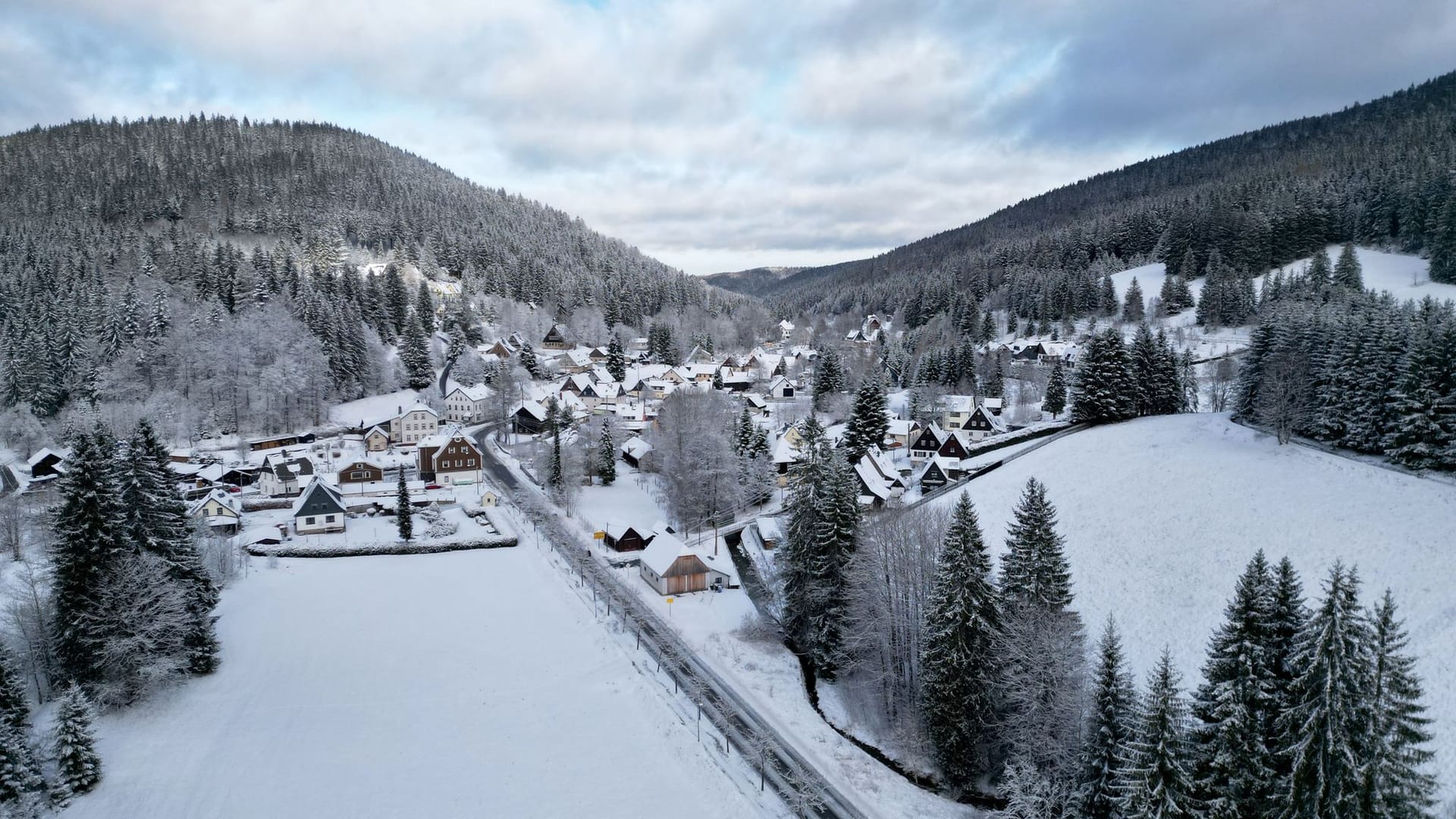 Wintereinbruch im Erzgebirge