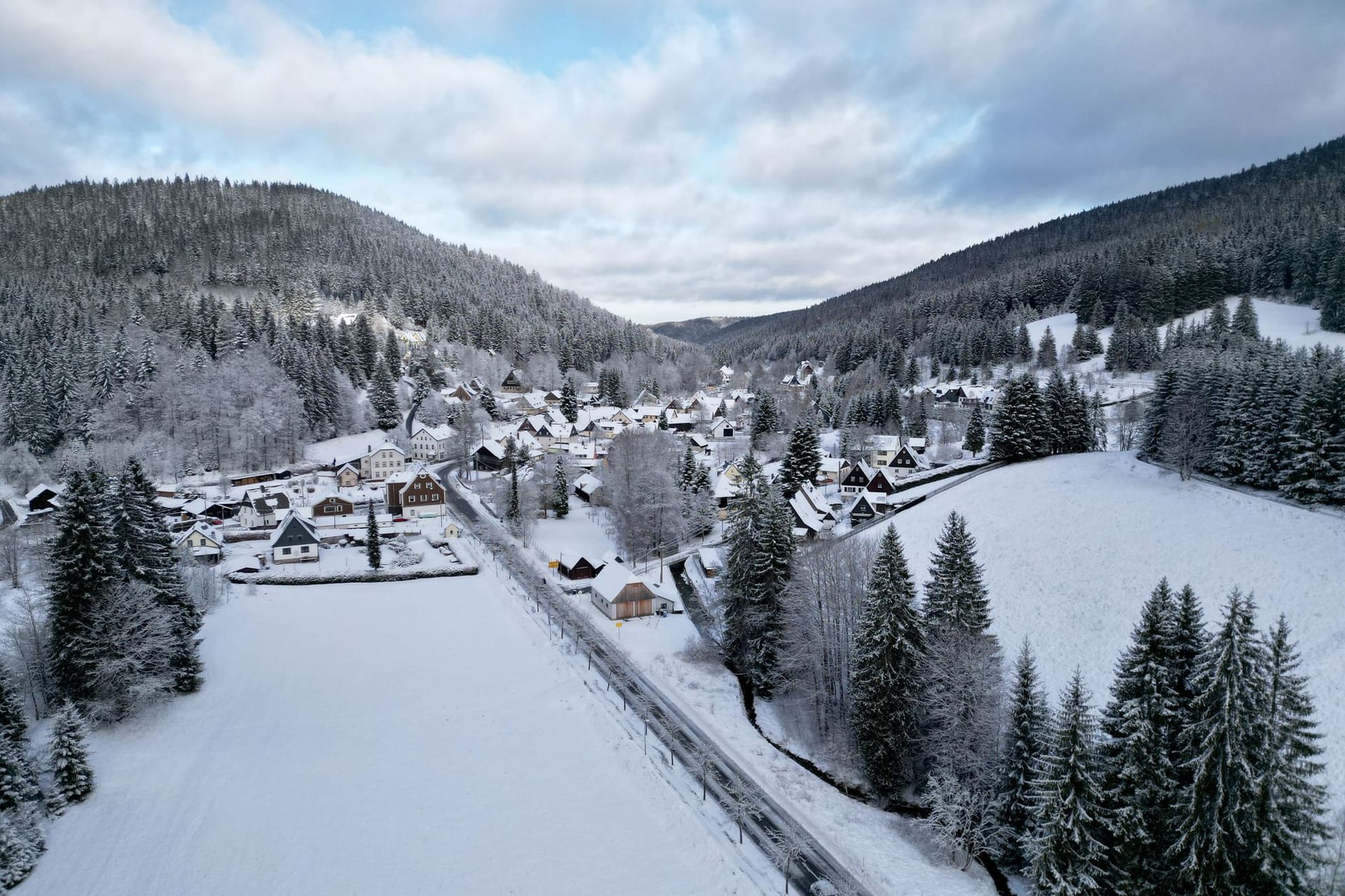 Wintereinbruch im Erzgebirge