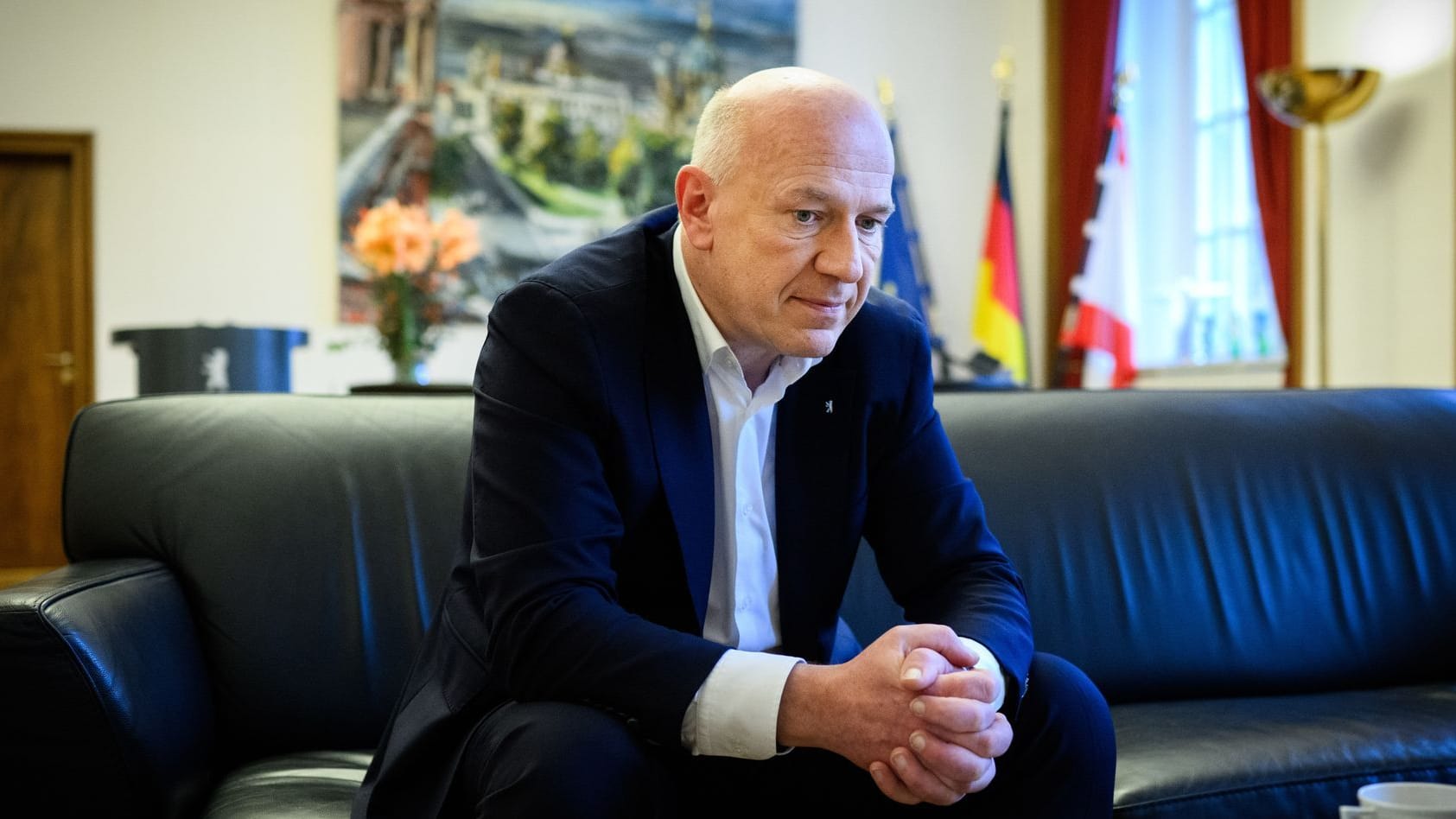 Kai Wegner (CDU), Regierender Bürgermeister von Berlin: Hier in seinem Büro im Roten Rathaus,