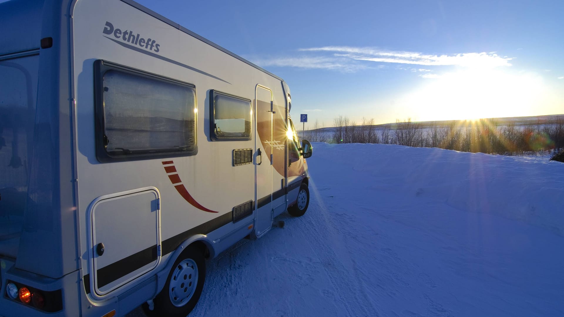 Winterurlaub in Wohnmobil und Wohnwagen: ein romantisches Vergnügen – wenn man gut vorbereitet ist.