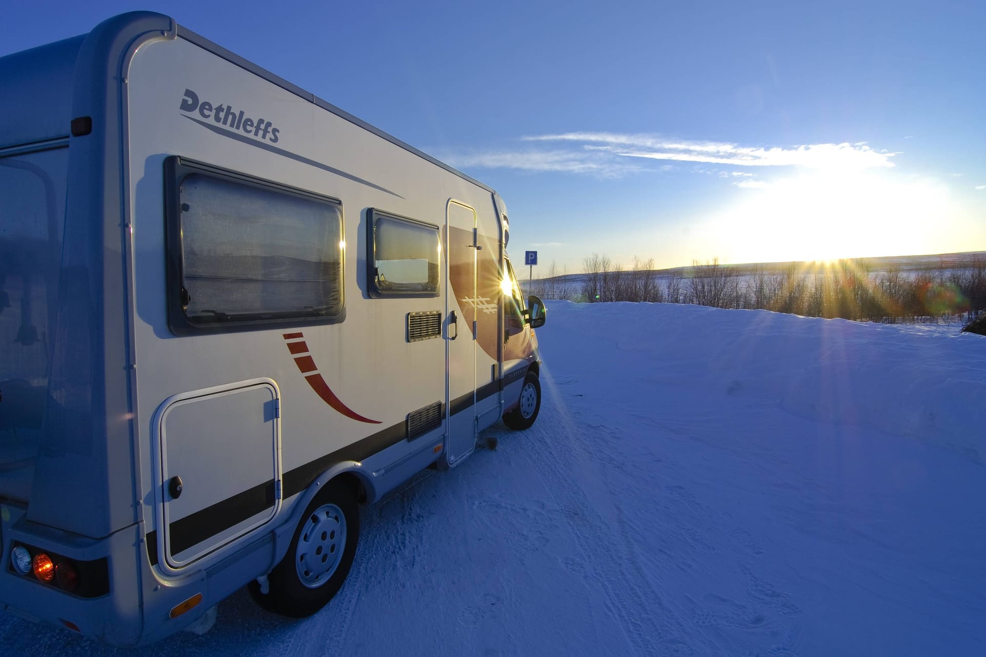 Winterurlaub in Wohnmobil und Wohnwagen: ein romantisches Vergnügen – wenn man gut vorbereitet ist.