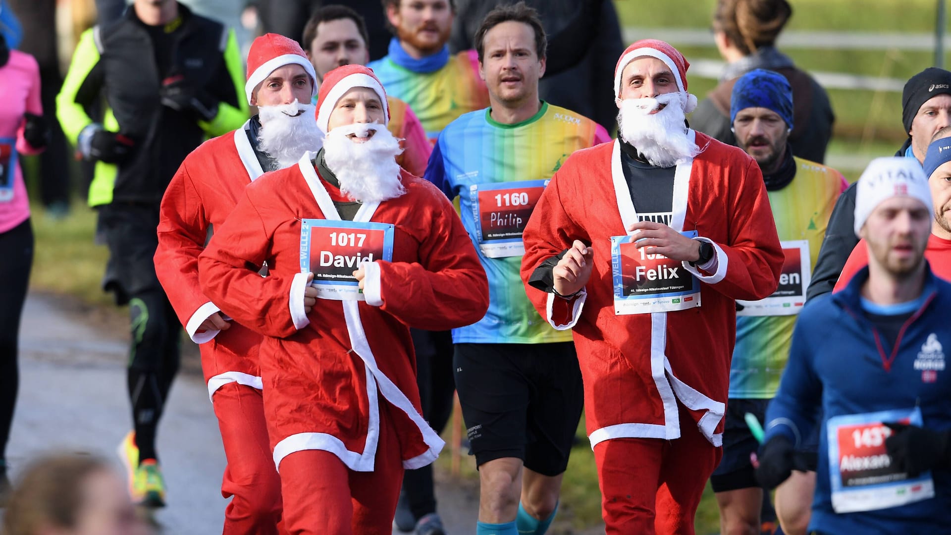 Teilnehmer bei einem Nikolauslauf (Archivbild): Das Rennen durch den Olympiapark geht wahlweise über 5 oder 10 Kilometer.