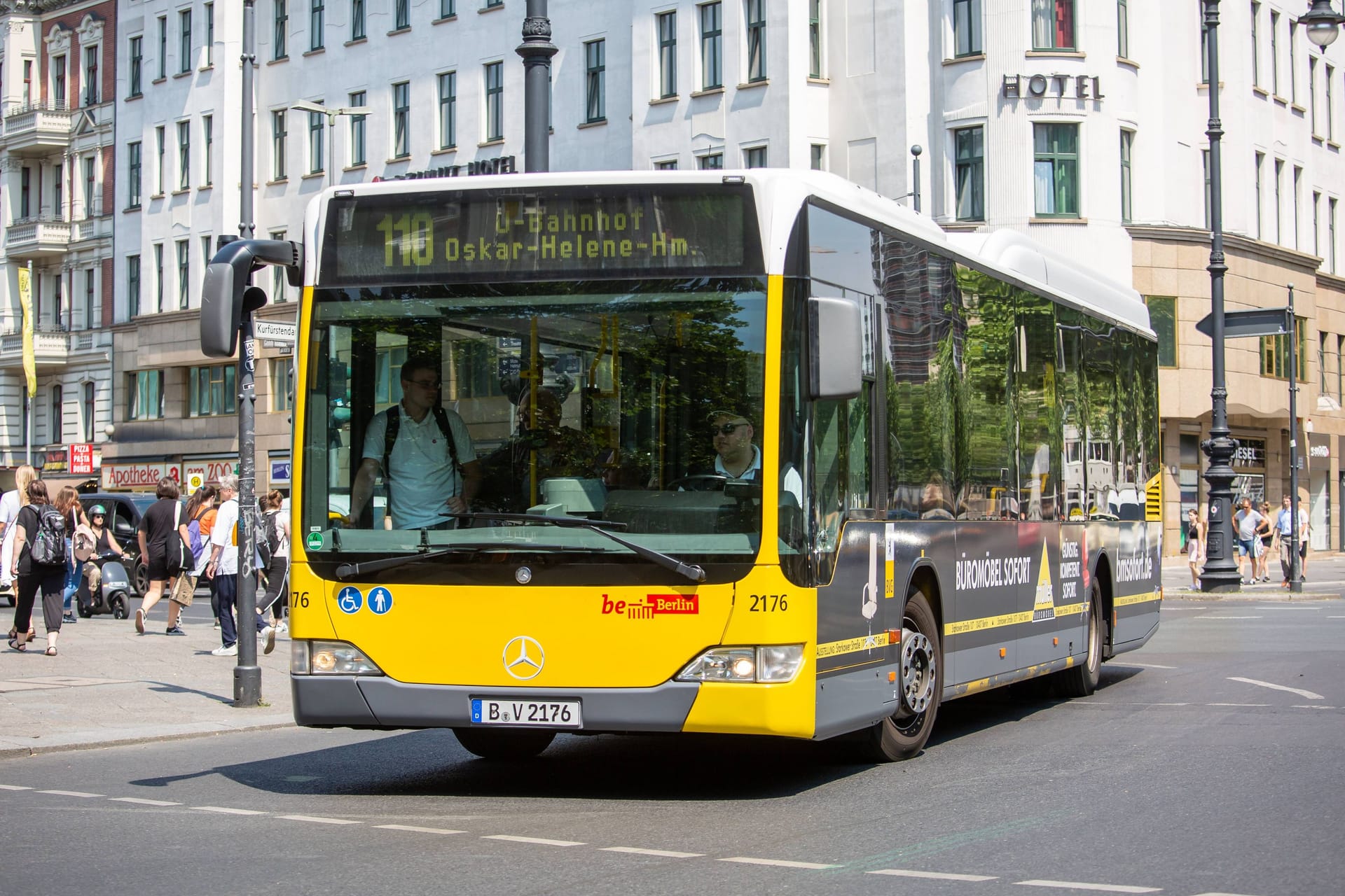 01.06.2018,Berlin,Deutschland,GER, BVG Autobus 110 Fahrtrichtung U-Bahnhof Oskar-Helene-Heim