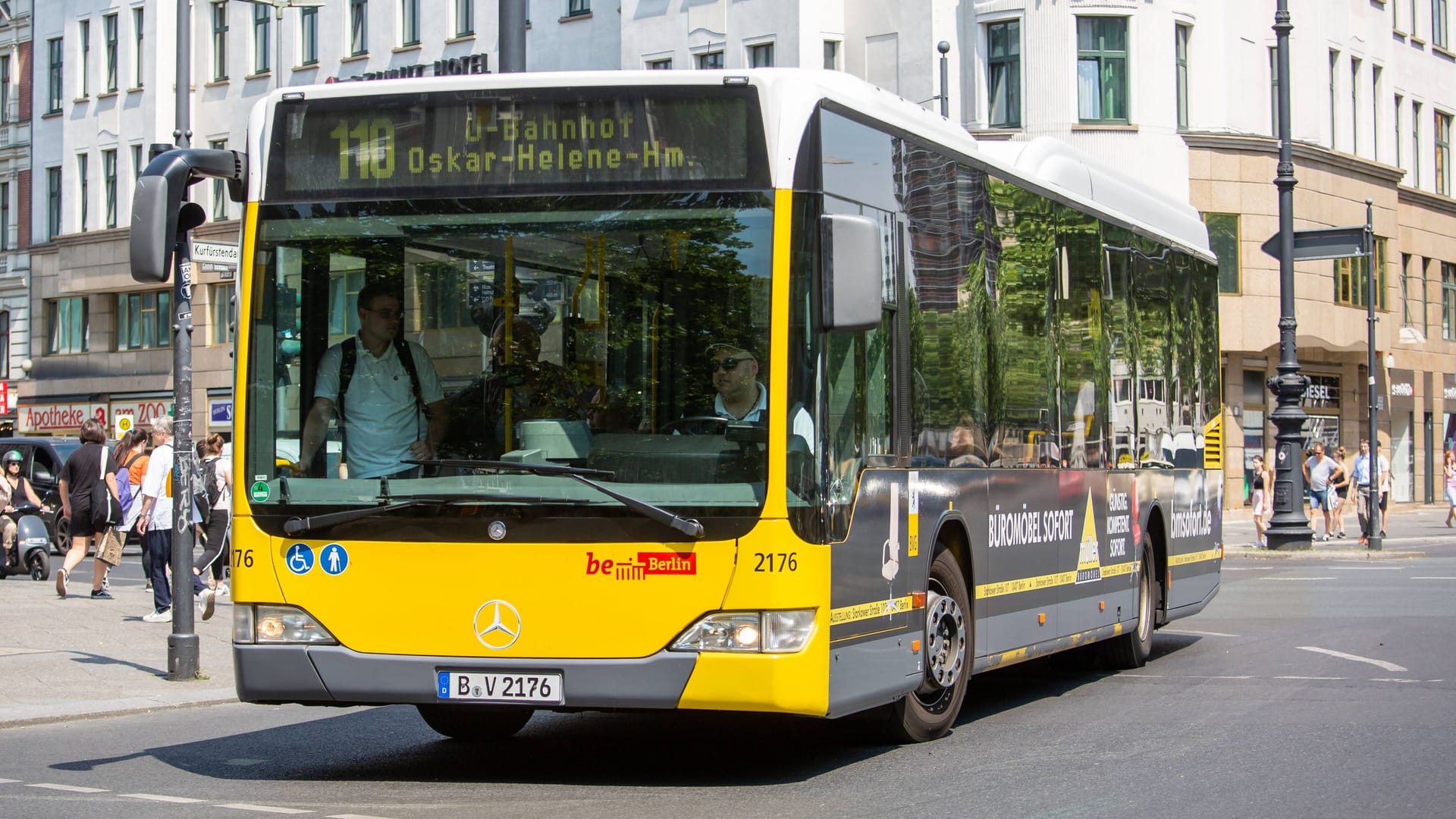 01.06.2018,Berlin,Deutschland,GER, BVG Autobus 110 Fahrtrichtung U-Bahnhof Oskar-Helene-Heim