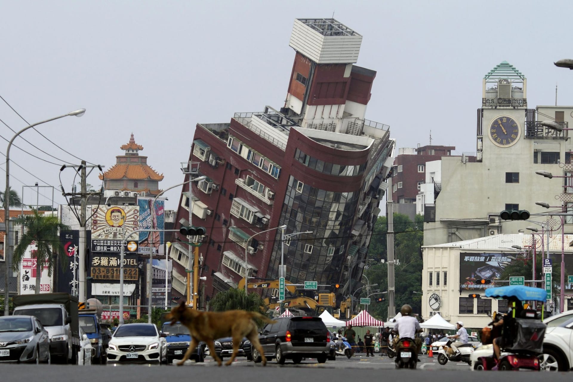 Schweres Erdbeben vor Taiwan