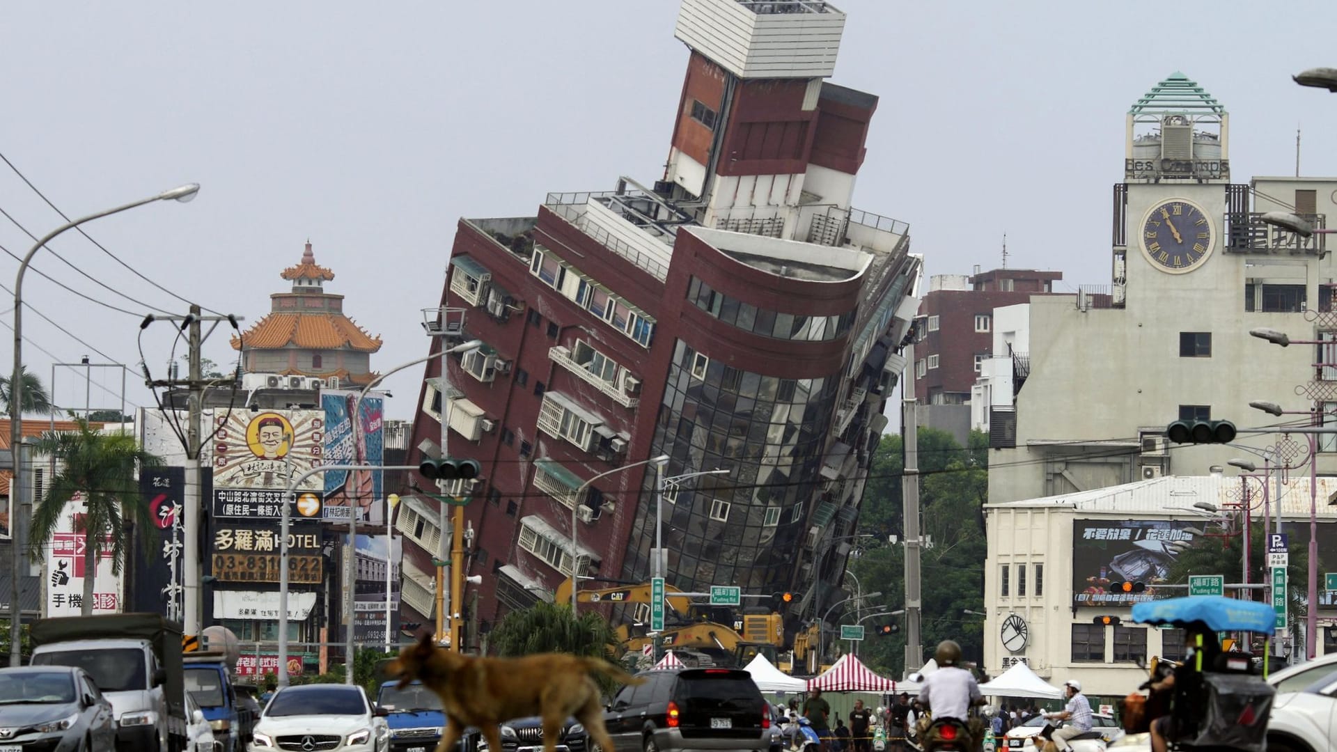 Schweres Erdbeben vor Taiwan