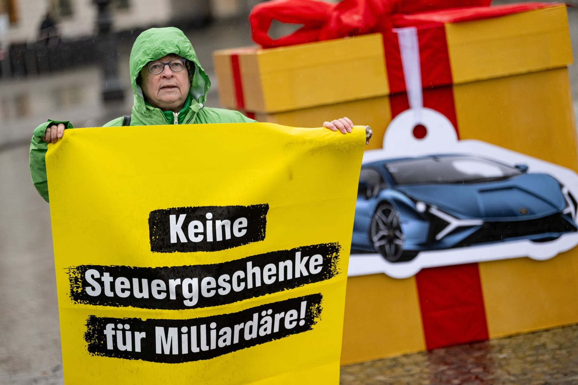 Greenpeace-Protest für eine Milliardärssteuer