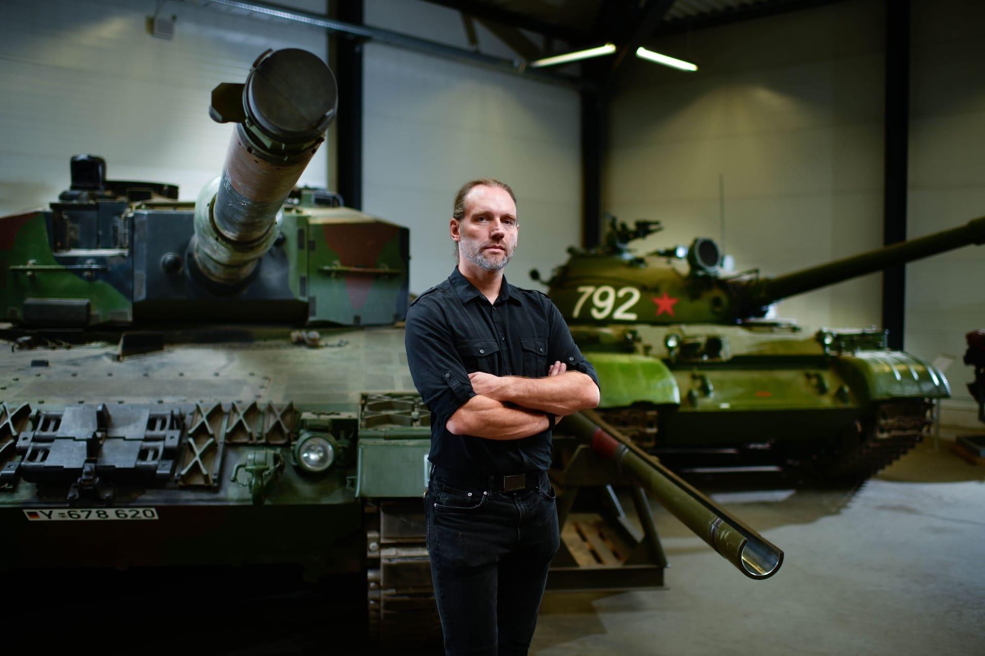 Ralf Raths im Deutschen Panzermuseum: Die Geschichte des Panzers ist auch eine Geschichte der Gewalt.