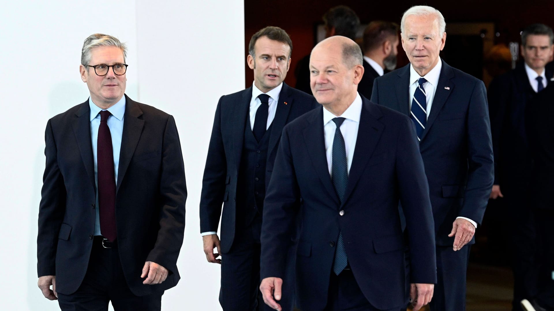 Gastgeber Scholz (2.v.r.) mit Großbritanniens Keir Starmer (l.), Frankreichs Emmanuel Macron und US-Präsident Joe Biden (r.) beim Treffen im Bundeskanzleramt im Oktober.