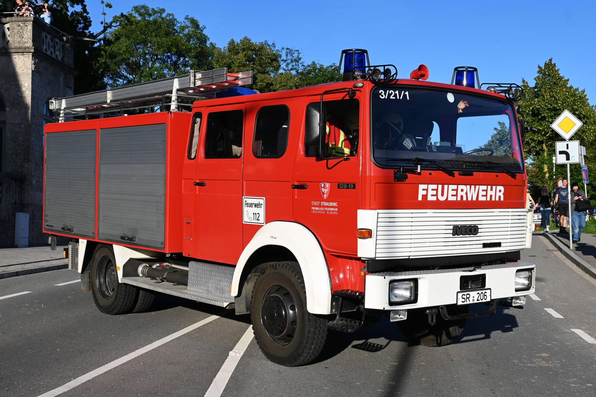 Ein Löschfahrzeug vom Typ Iveco (Symbolbild): Noch ist der Preis für das Auto niedrig.