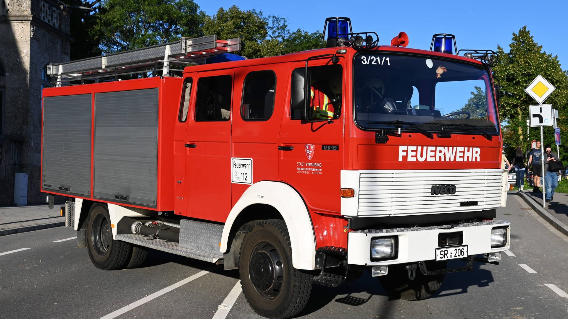 Ein Löschfahrzeug vom Typ Iveco (Symbolbild): Noch ist der Preis für das Auto niedrig.