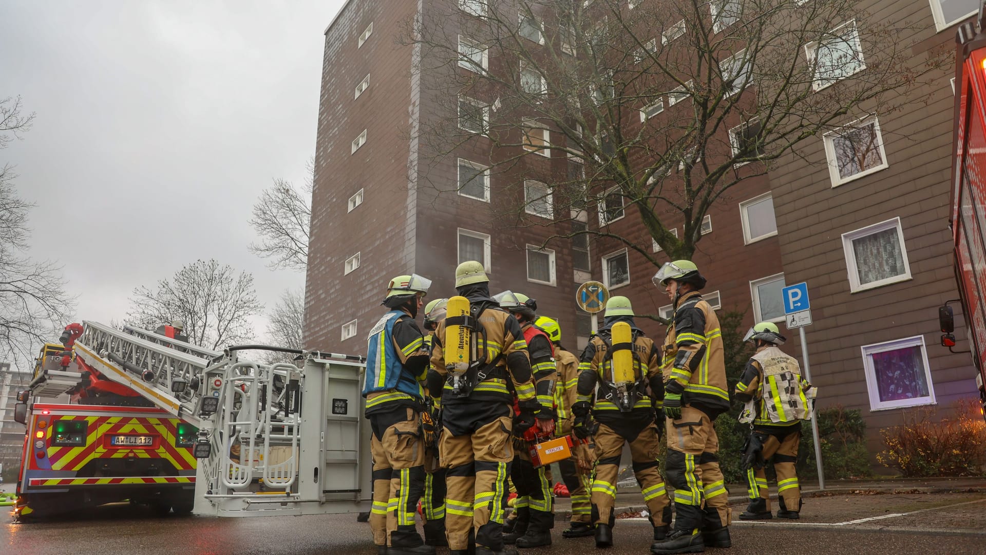 Die Essener Feuerwehr war am Montag mit einem Großaufgebot im Einsatz.