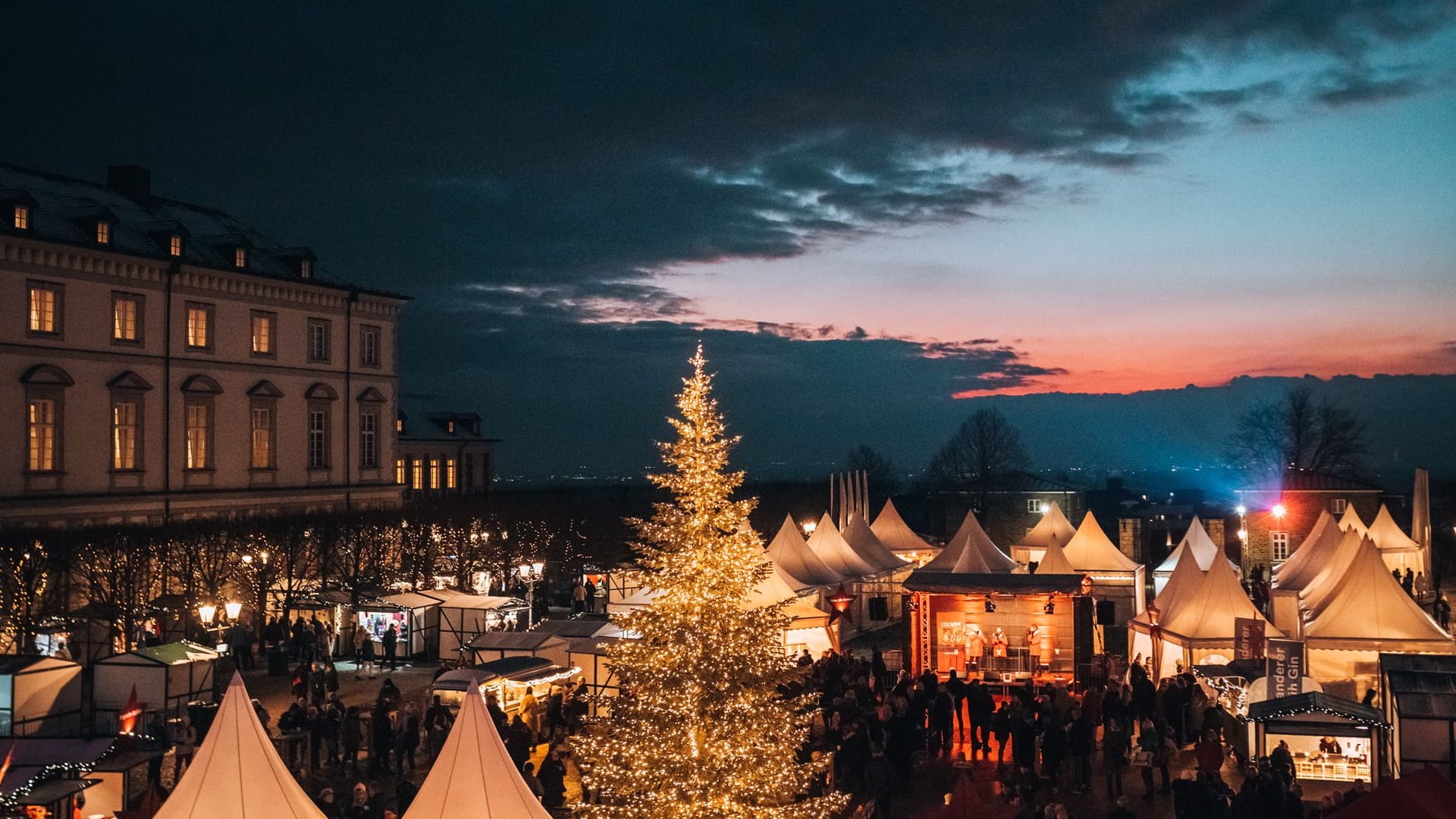 Weihnachtsstimmung auf dem Schlosshof (Archivbild): Der Markt hat am Wochenende 14./15. Dezember geöffnet.