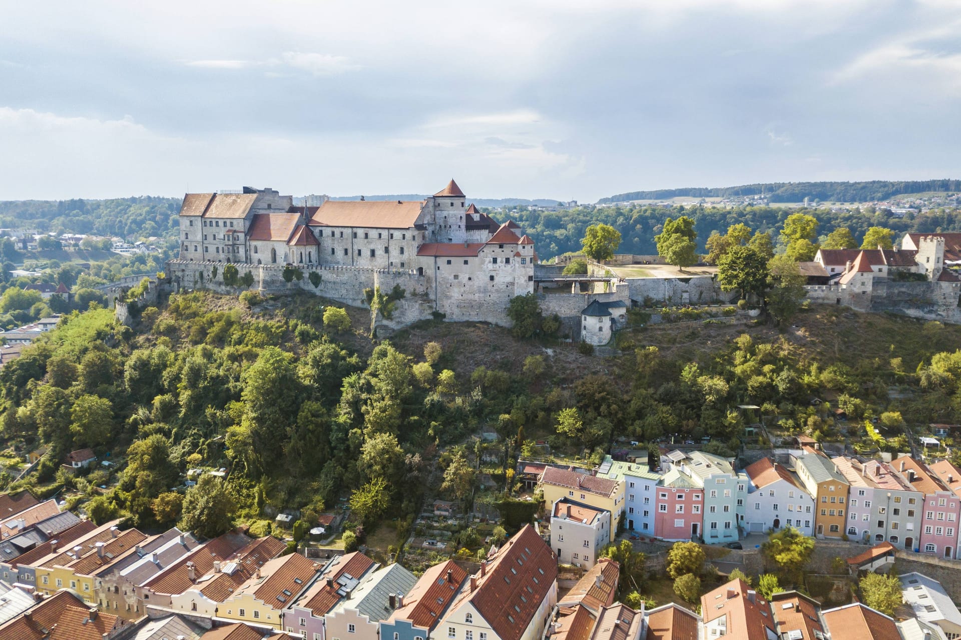 Die weltweit längste Burg: Die Burg von Burghausen ist 1.051 Meter lang.