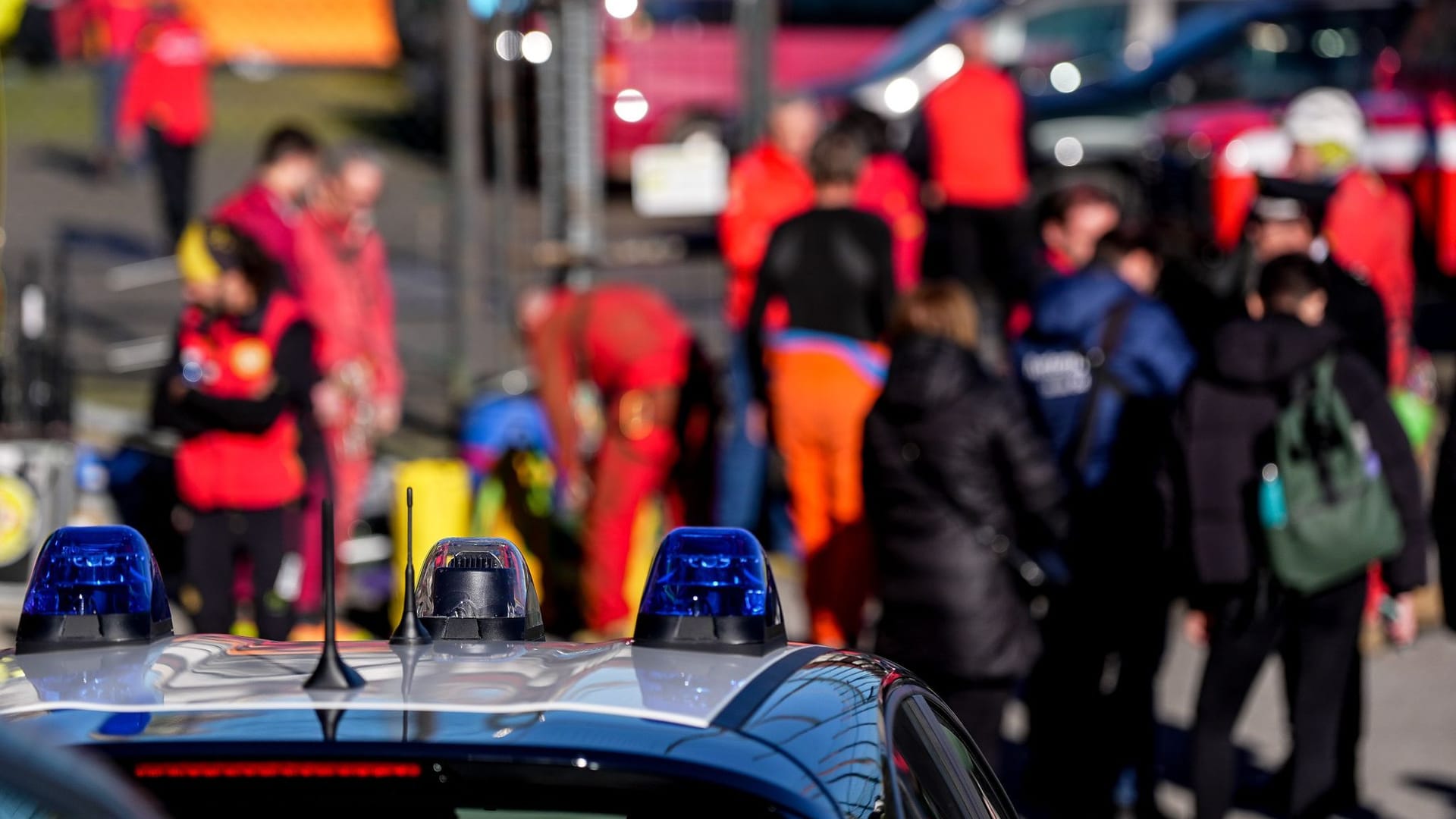 Die Rettungsaktion: Momentan sind rund 100 Helfer im Einsatz.