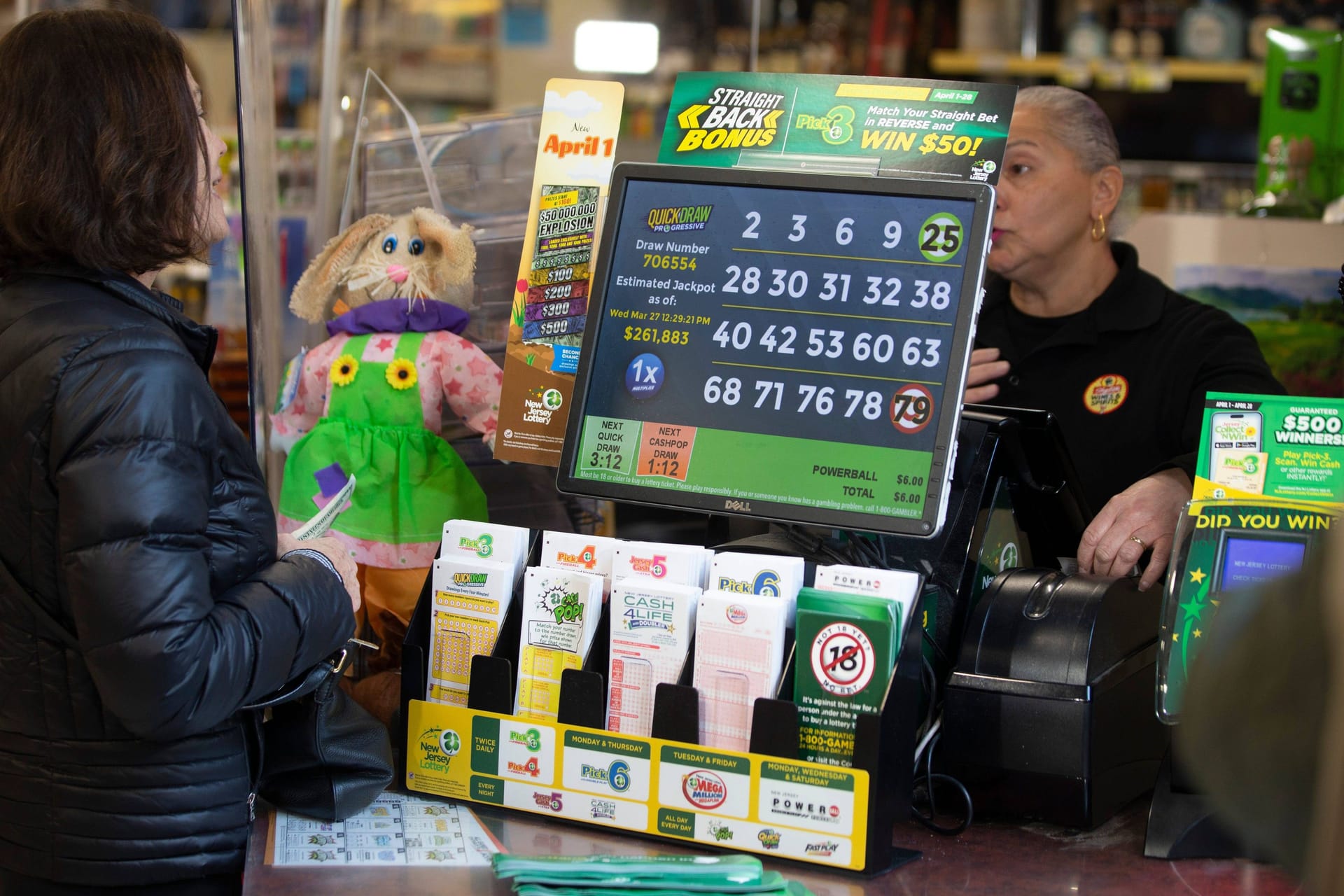 Lotto-Verkaufsstand in den USA (Symbolbild): Der Sieger hatte sein Los in einem Supermarkt erworben.