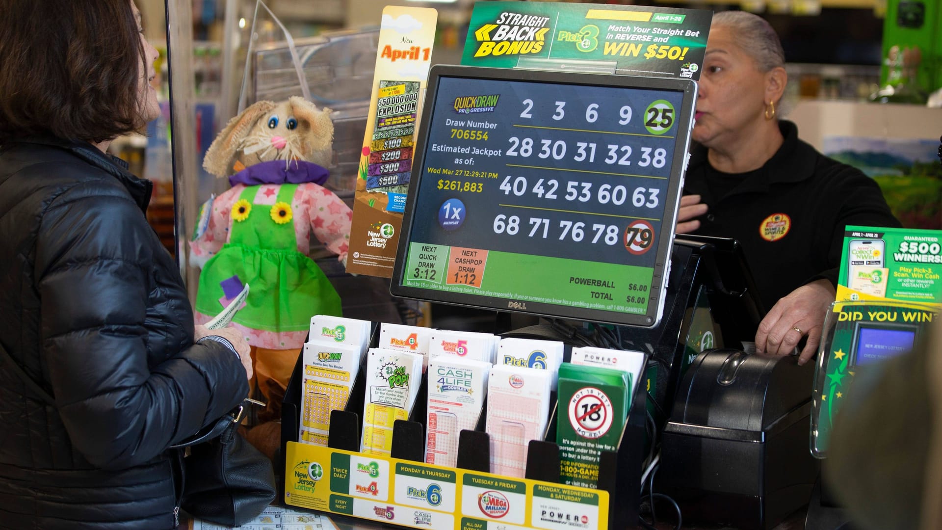 Lotto-Verkaufsstand in den USA (Symbolbild): Der Sieger hatte sein Los in einem Supermarkt erworben.