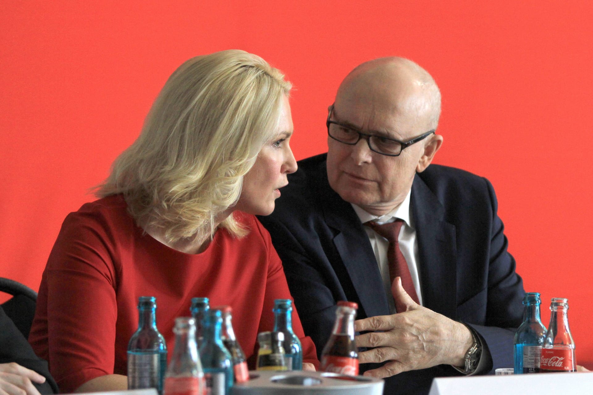 Manuela Schwesig und Erwin Sellering (Archivbild): Sie folgte ihm als Ministerpräsidentin nach - er wurde später Chef der Klimastiftung MV.