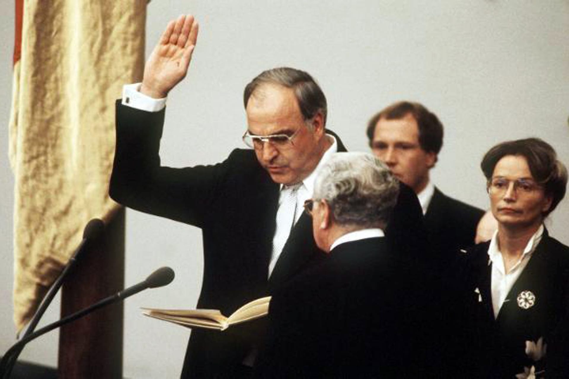 Vereidigung von Bundeskanzler Helmut Kohl