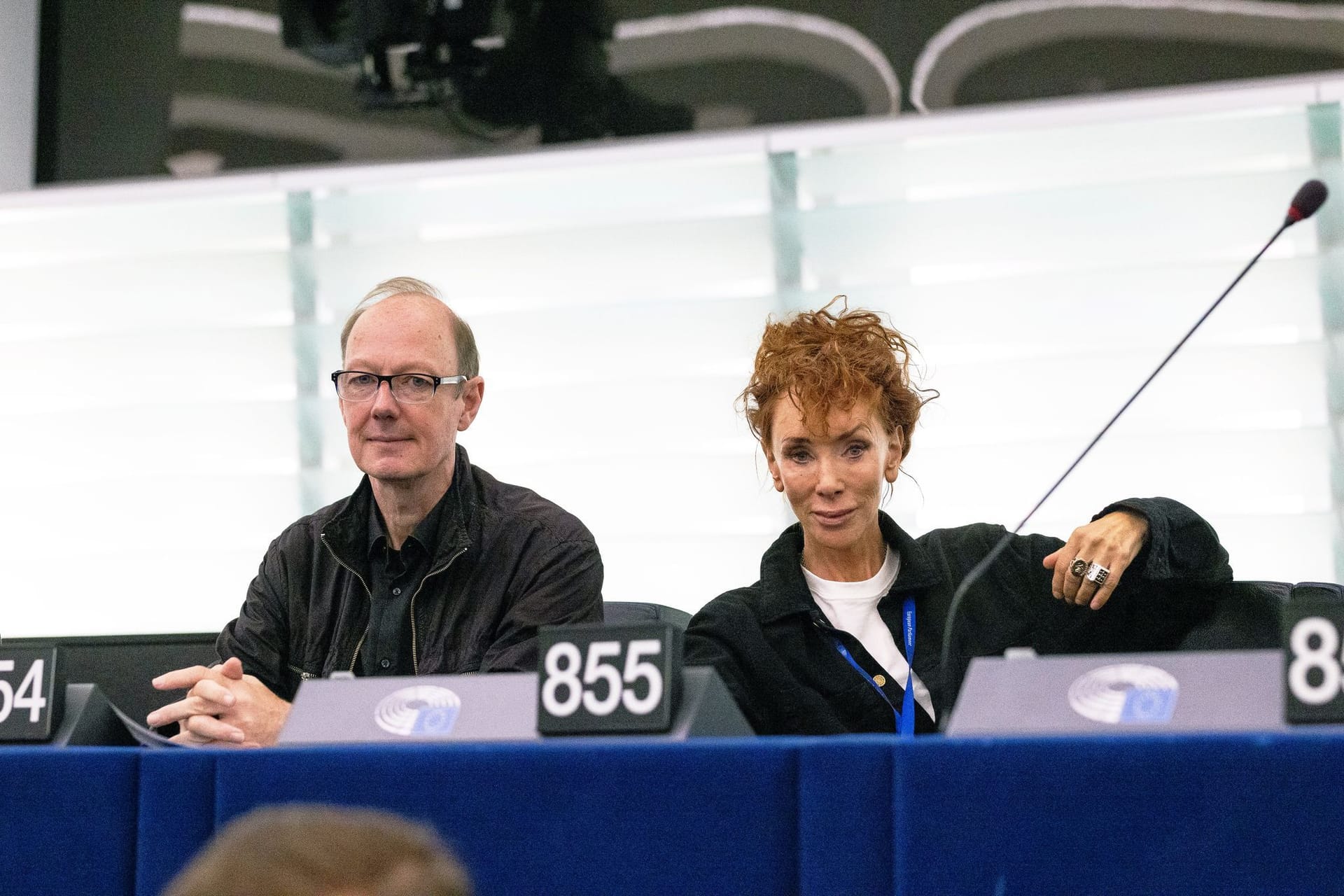 EU-Parlamentarier Martin Sonneborn und Sybille Berg.