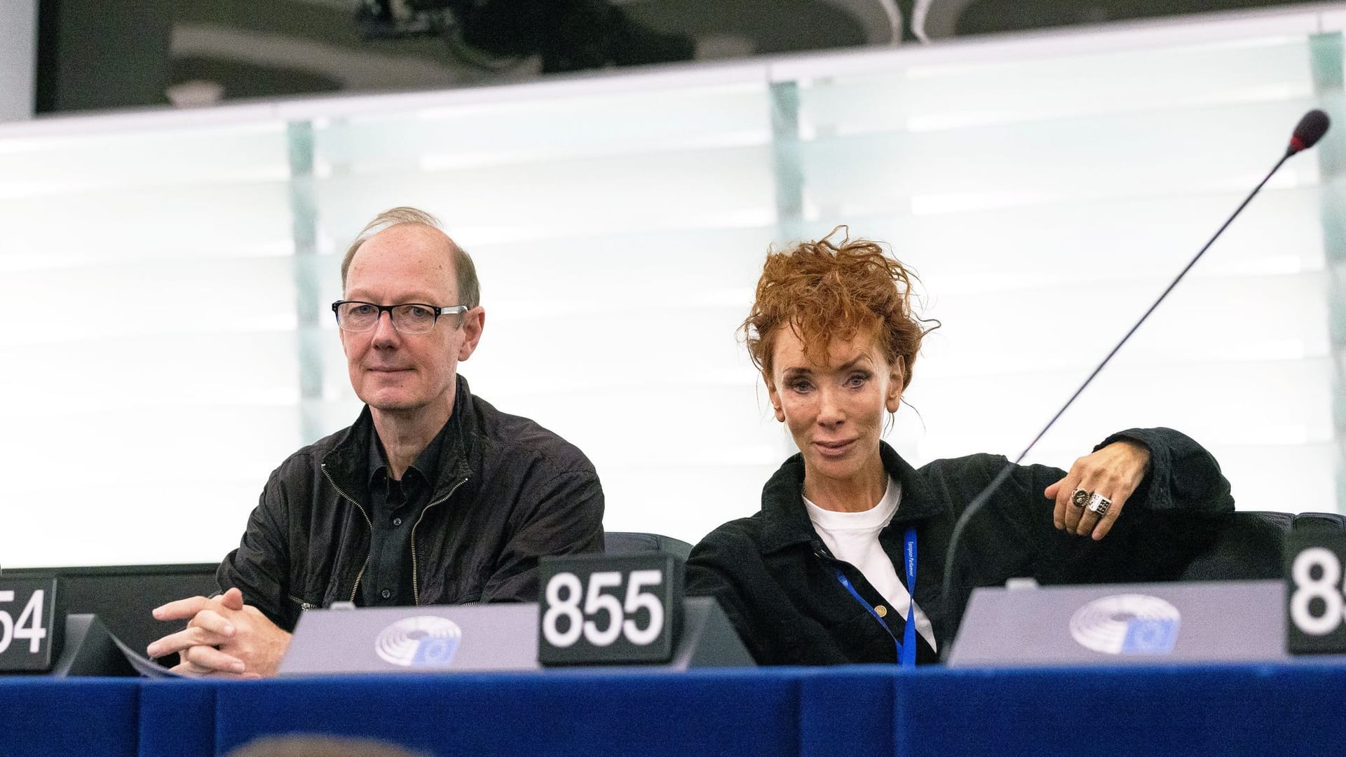 EU-Parlamentarier Martin Sonneborn und Sybille Berg.