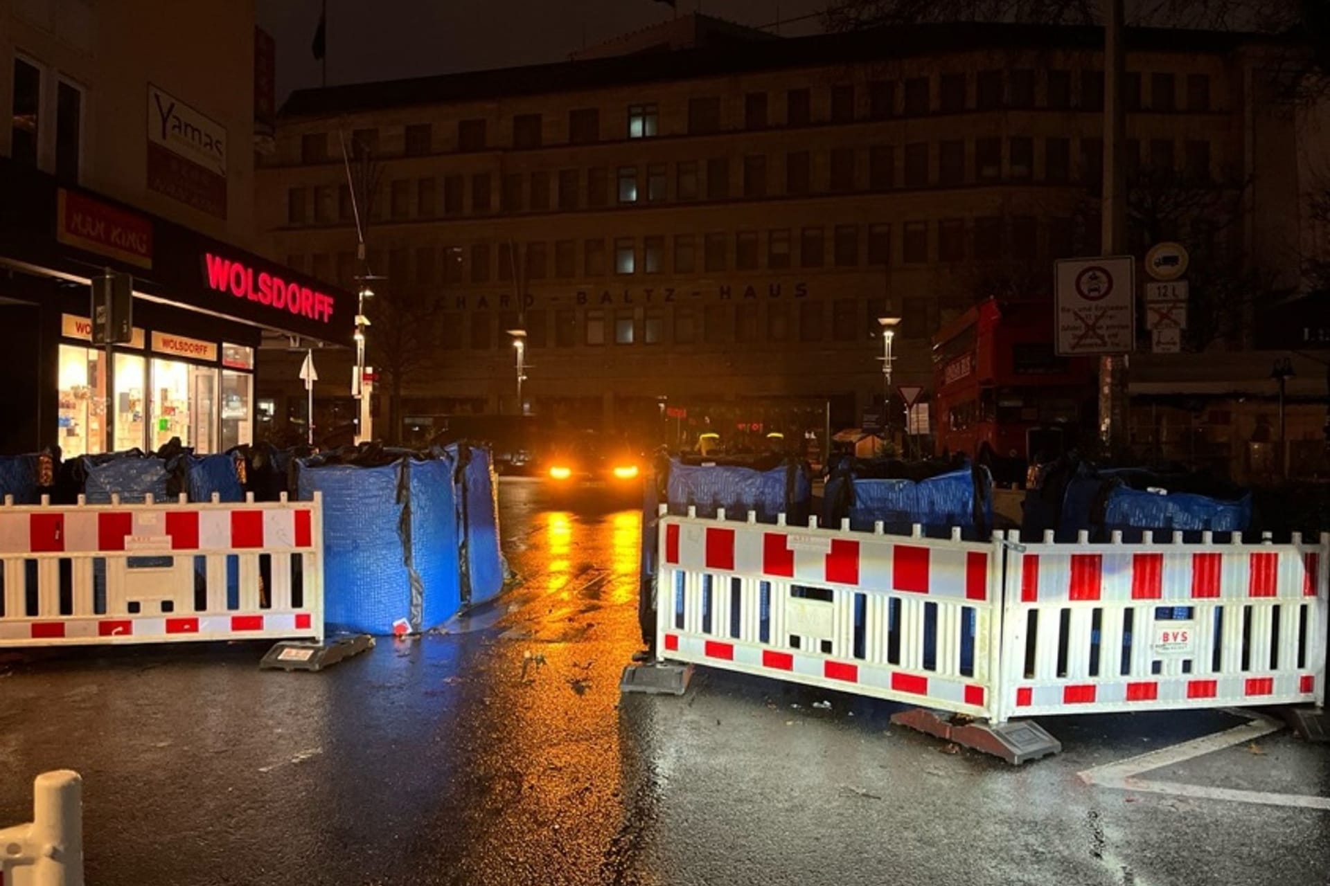 Mobile Fahrzeugsperren am Bochumer Weihnachtsmarkt beschädigt